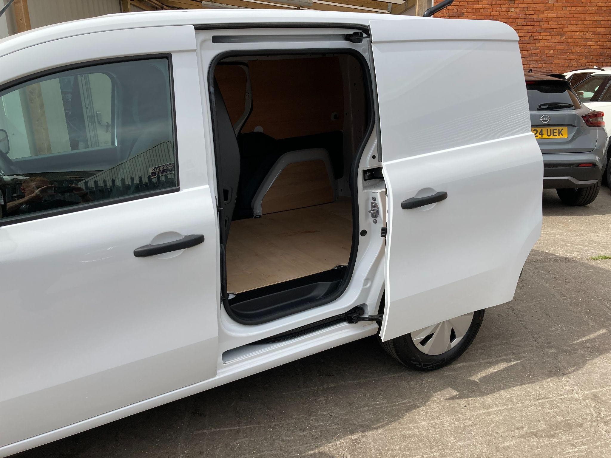 Nissan Townstar Image 25