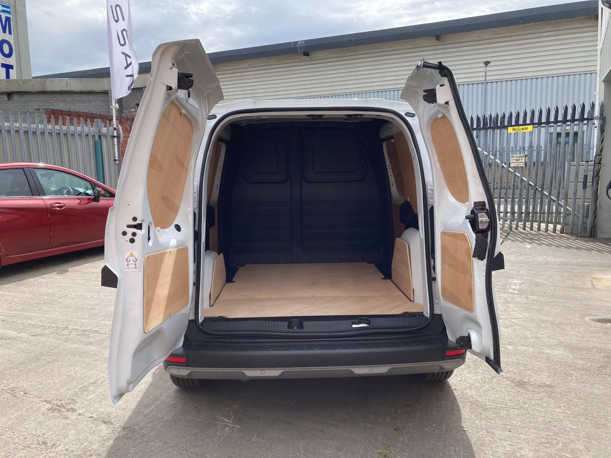 Nissan Townstar Image 30