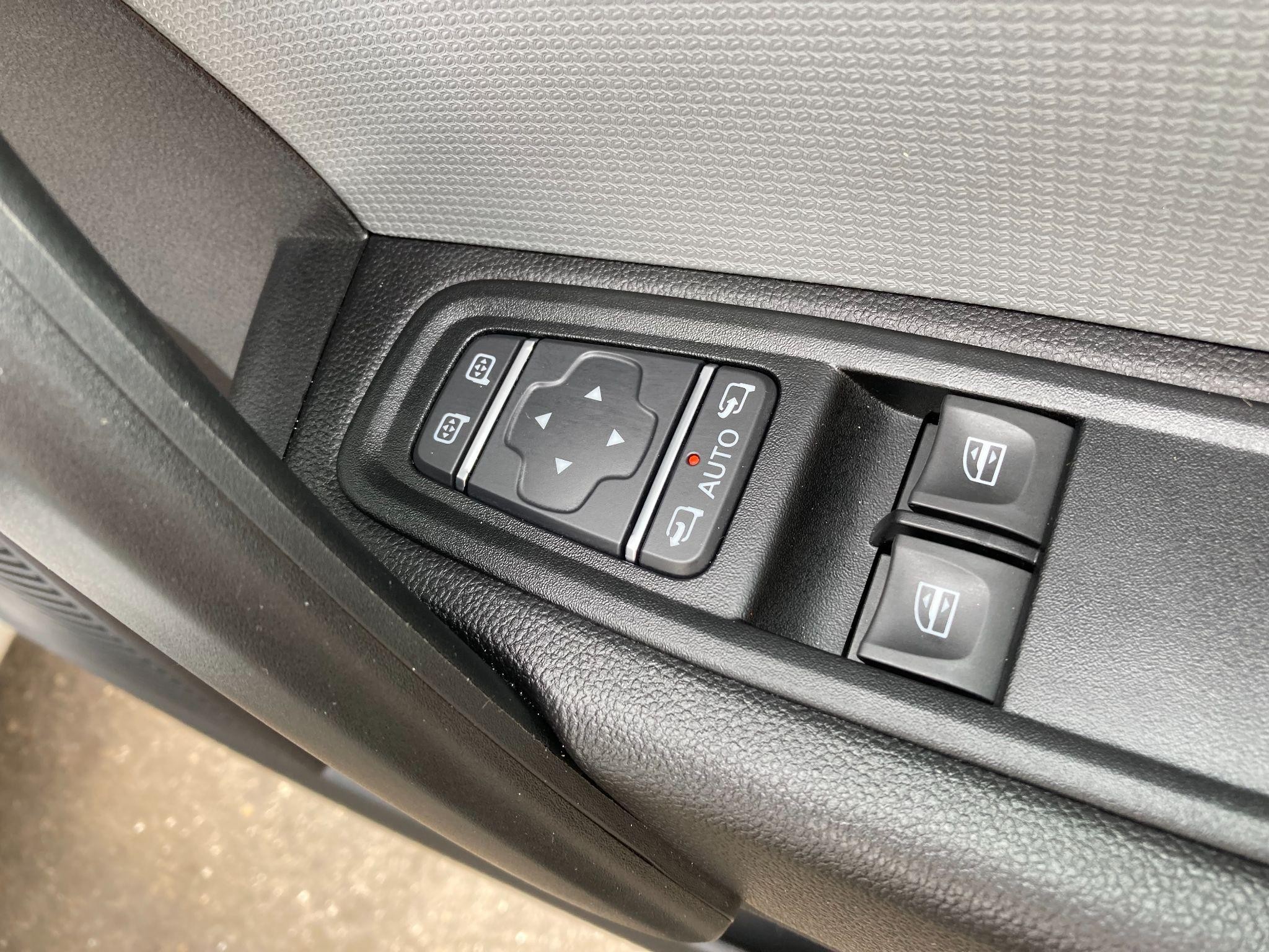 Nissan Townstar Image 36