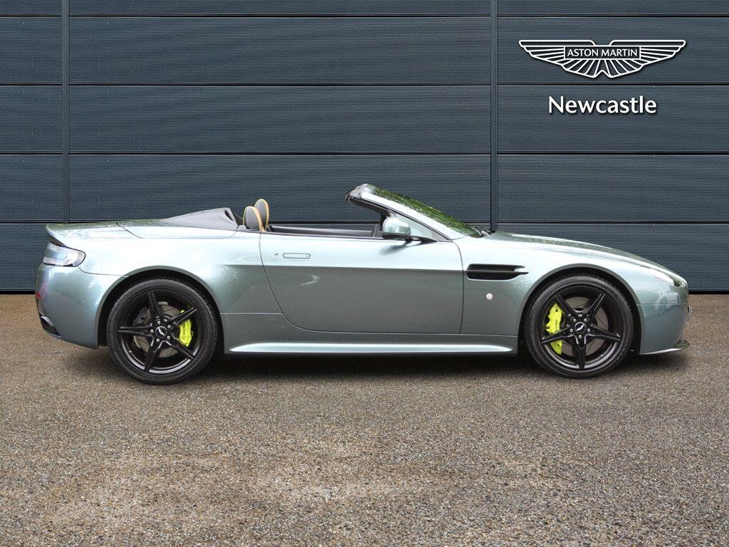 Aston Martin Vantage Image 2