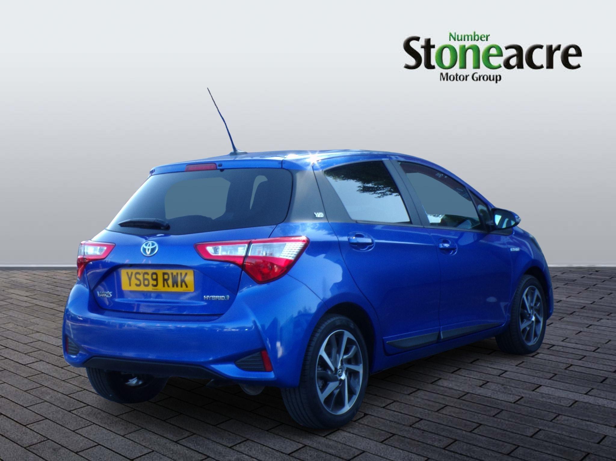 Toyota Yaris Image 8