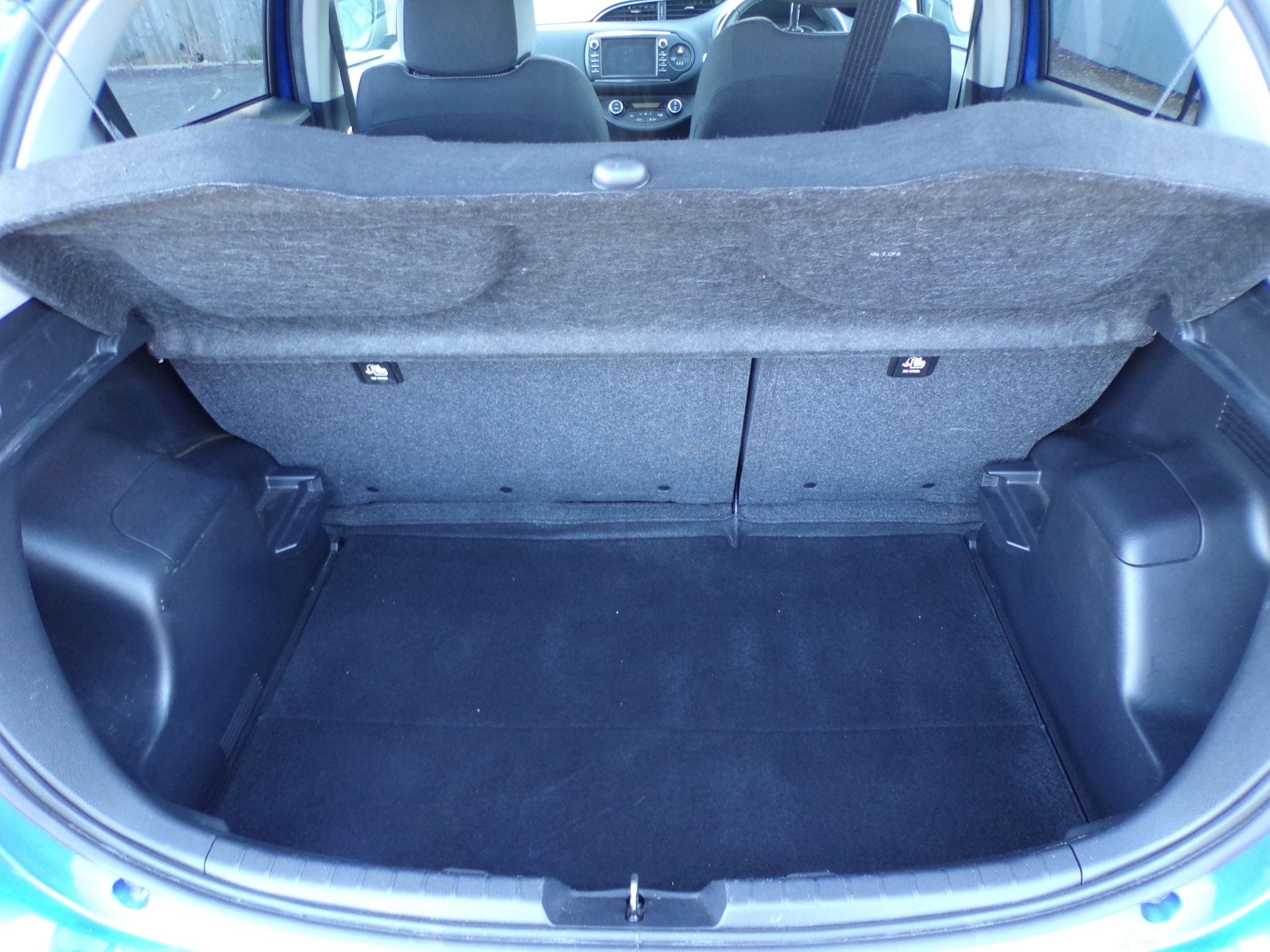 Toyota Yaris Image 10