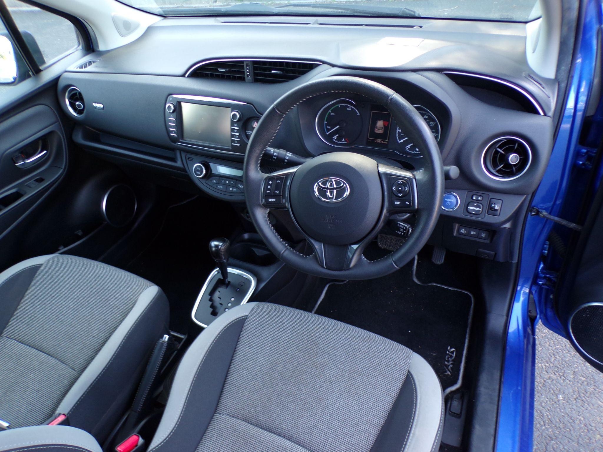 Toyota Yaris Image 11