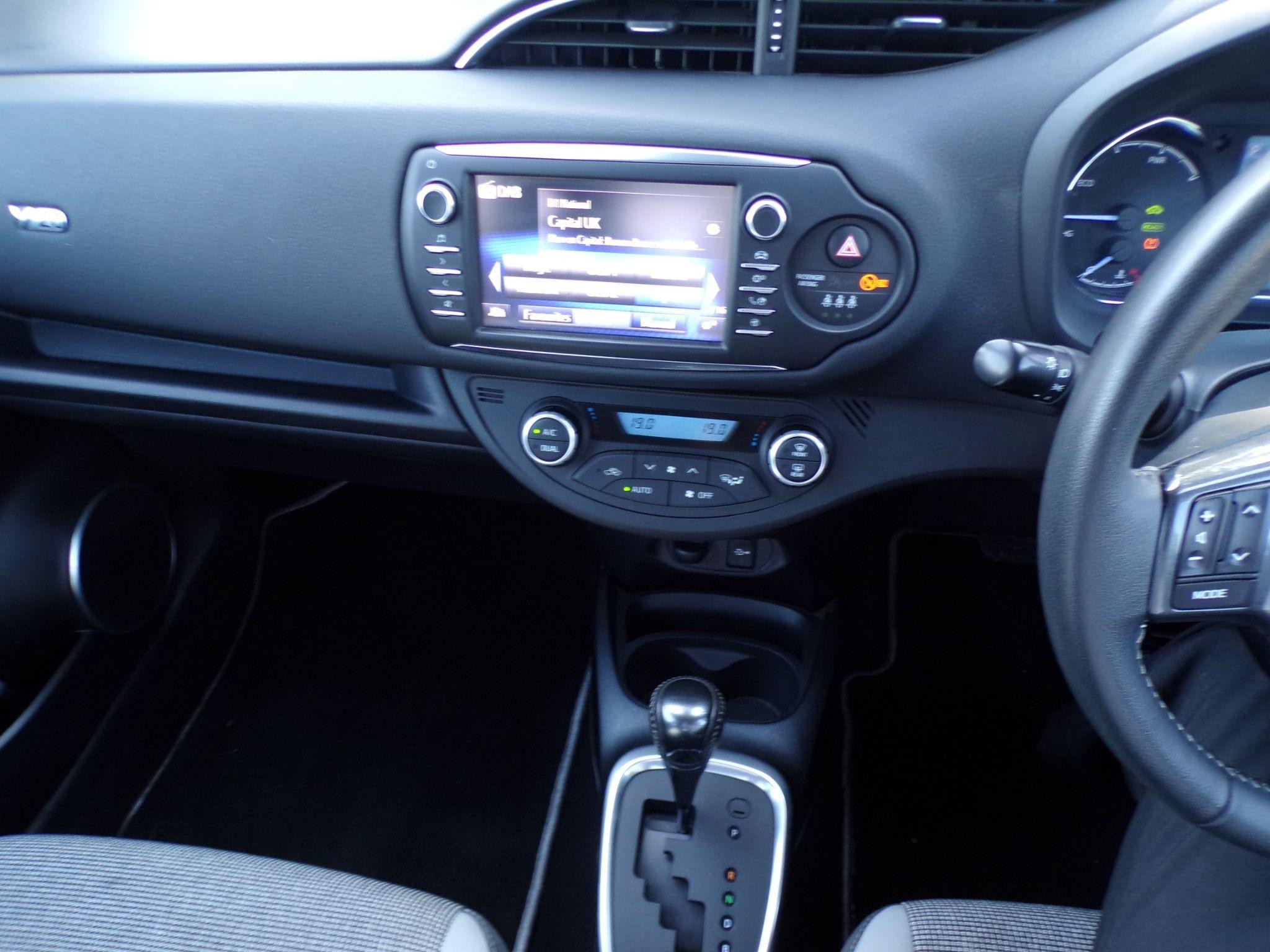 Toyota Yaris Image 13