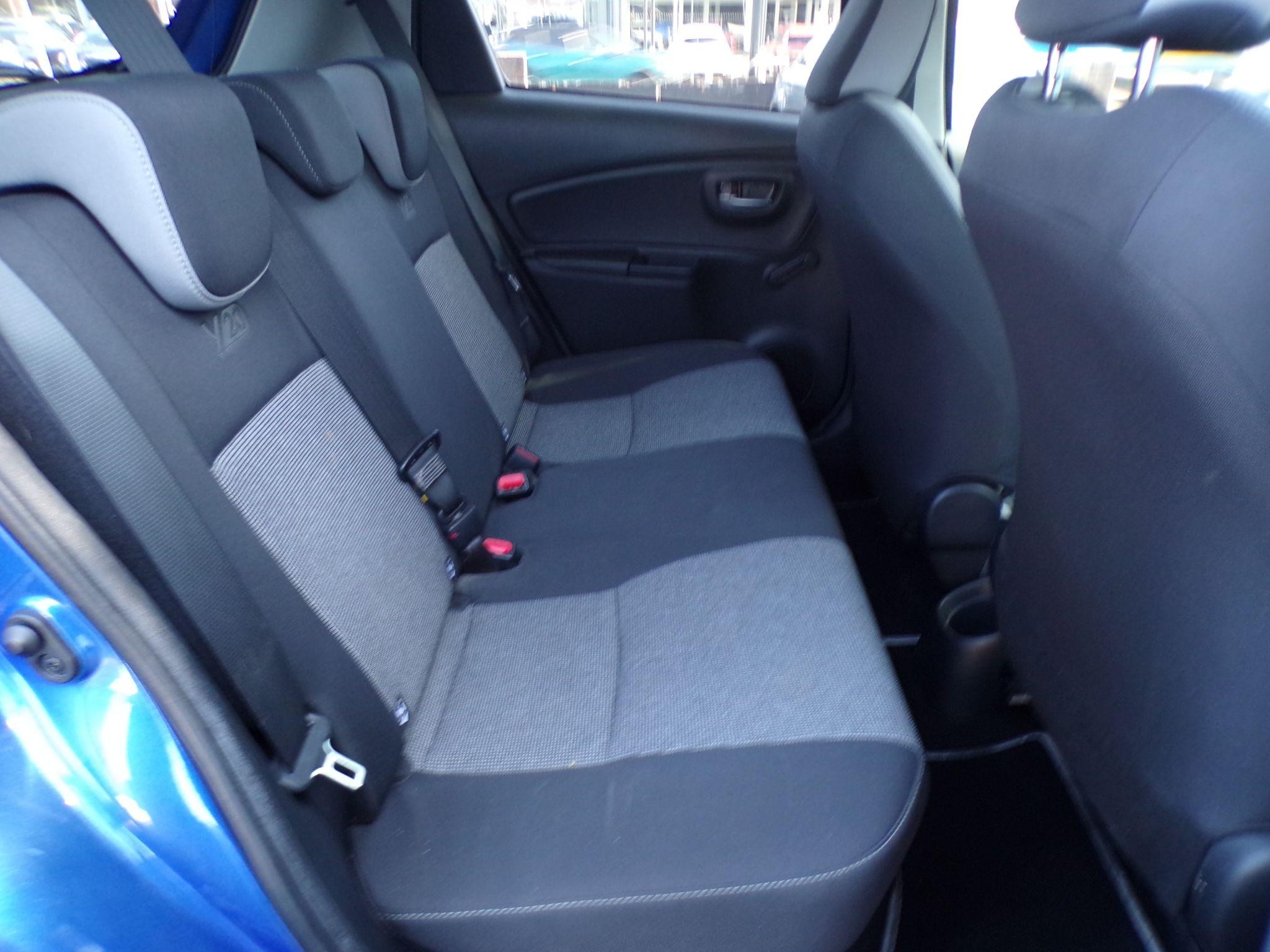 Toyota Yaris Image 14