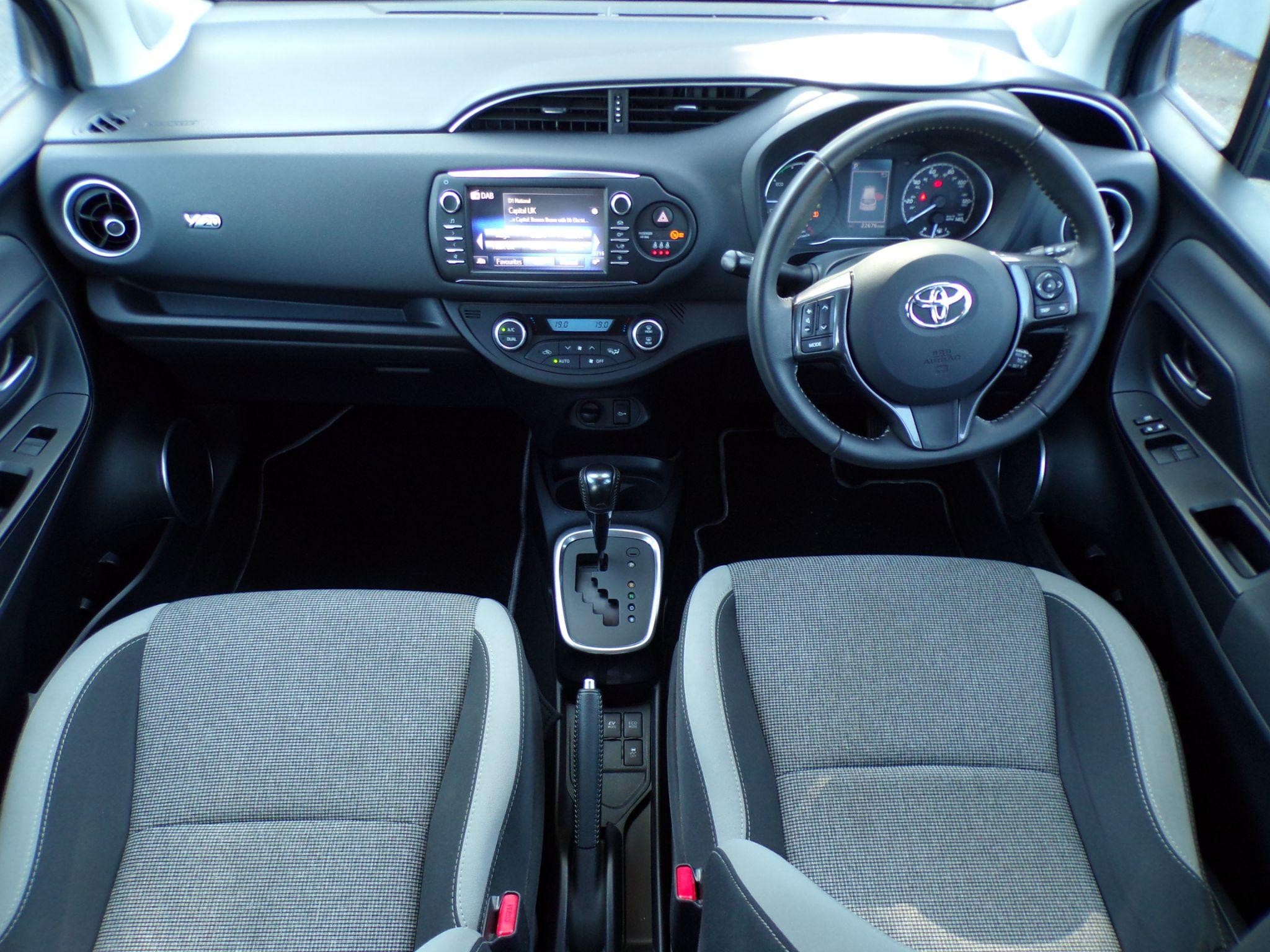 Toyota Yaris Image 15