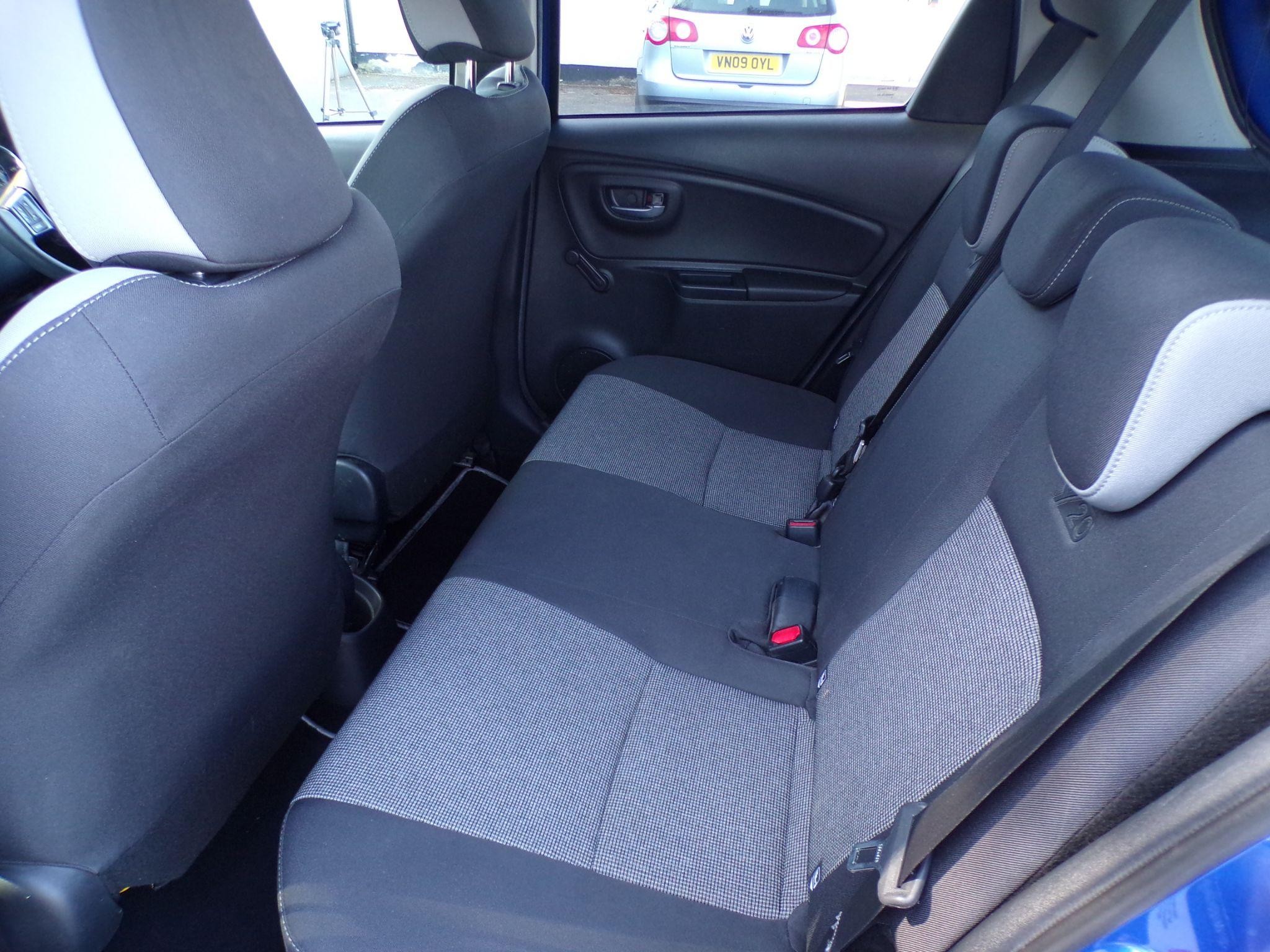 Toyota Yaris Image 16