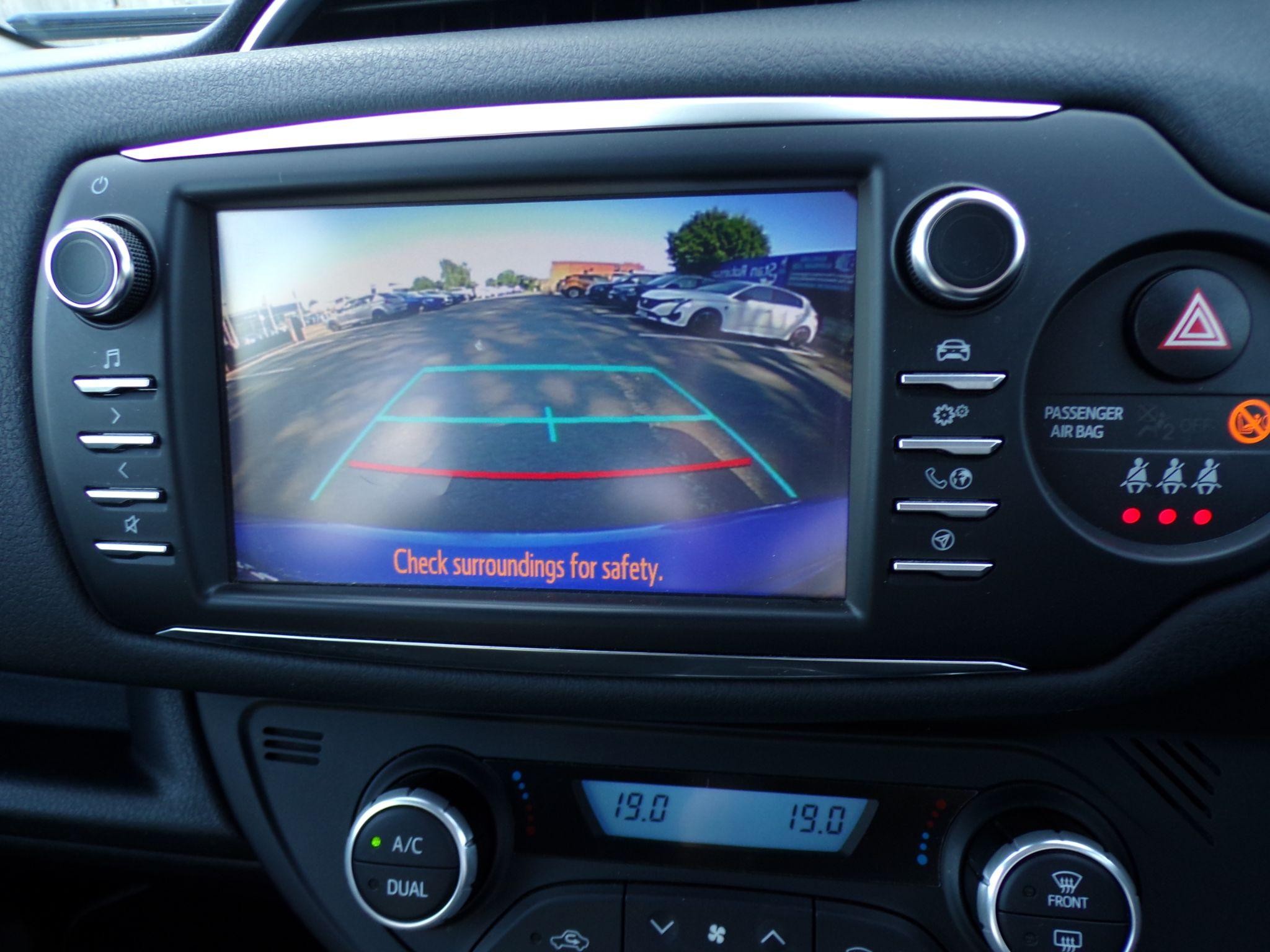 Toyota Yaris Image 18