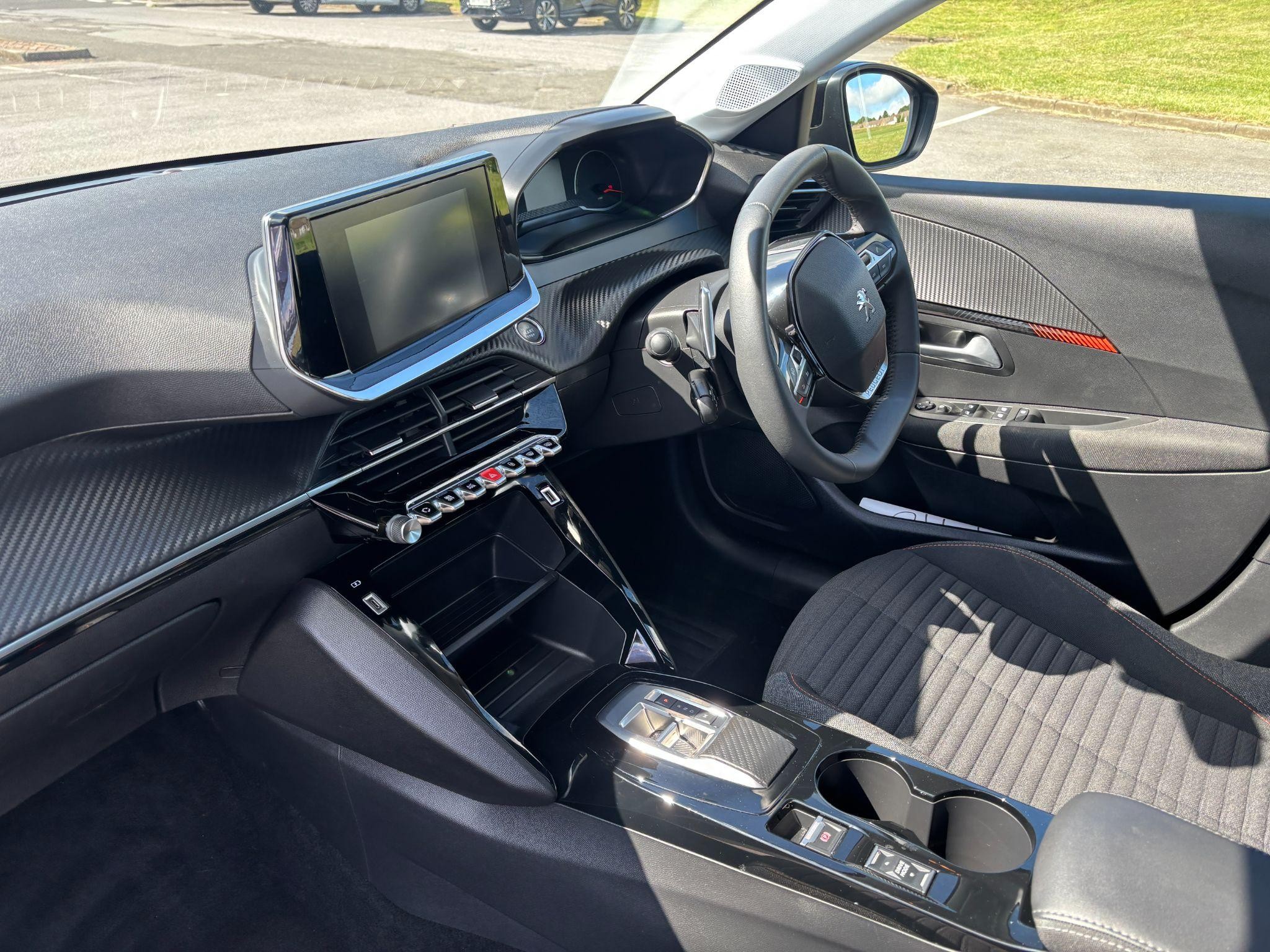 Peugeot 208 Image 13