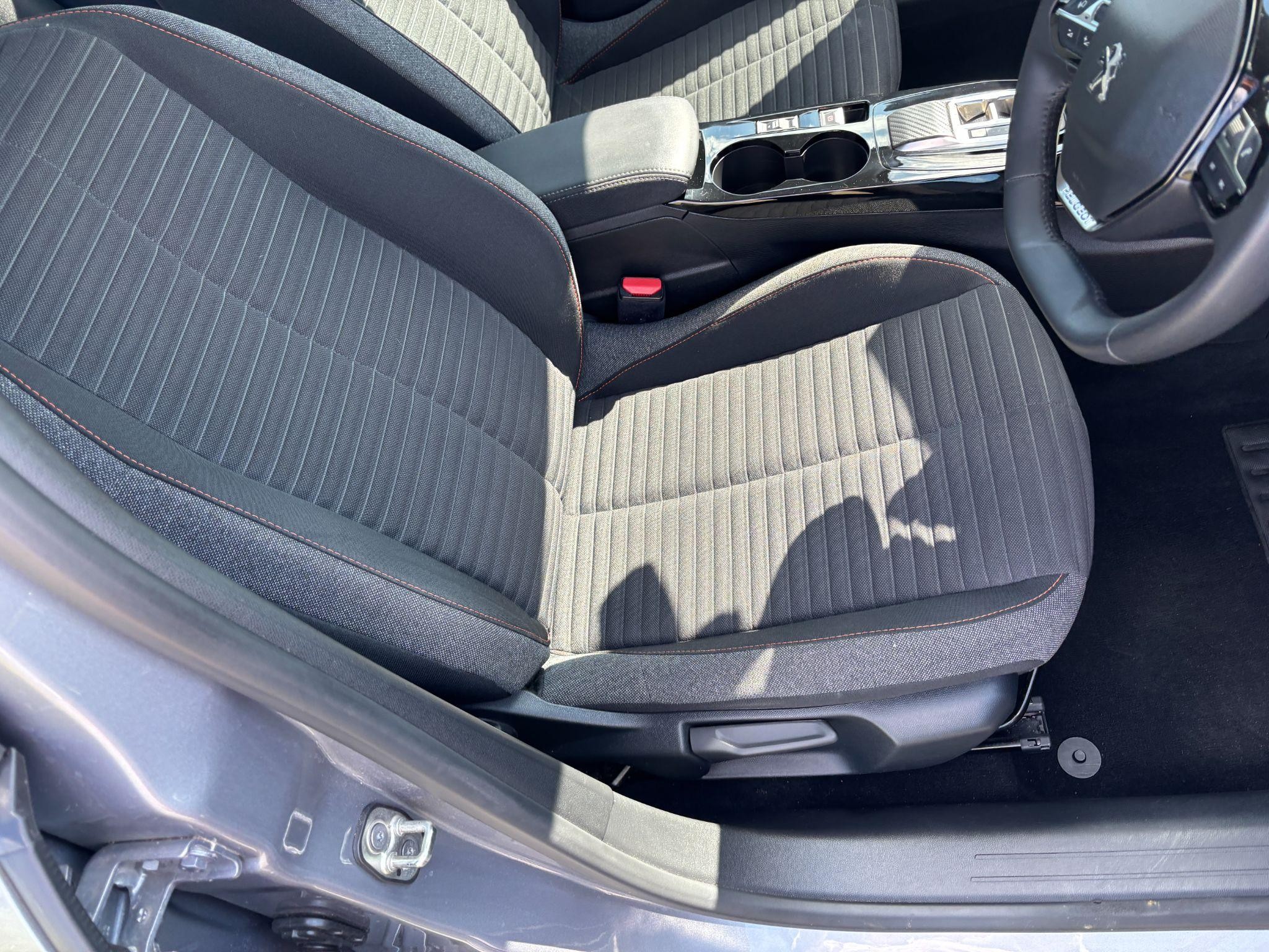 Peugeot 208 Image 15