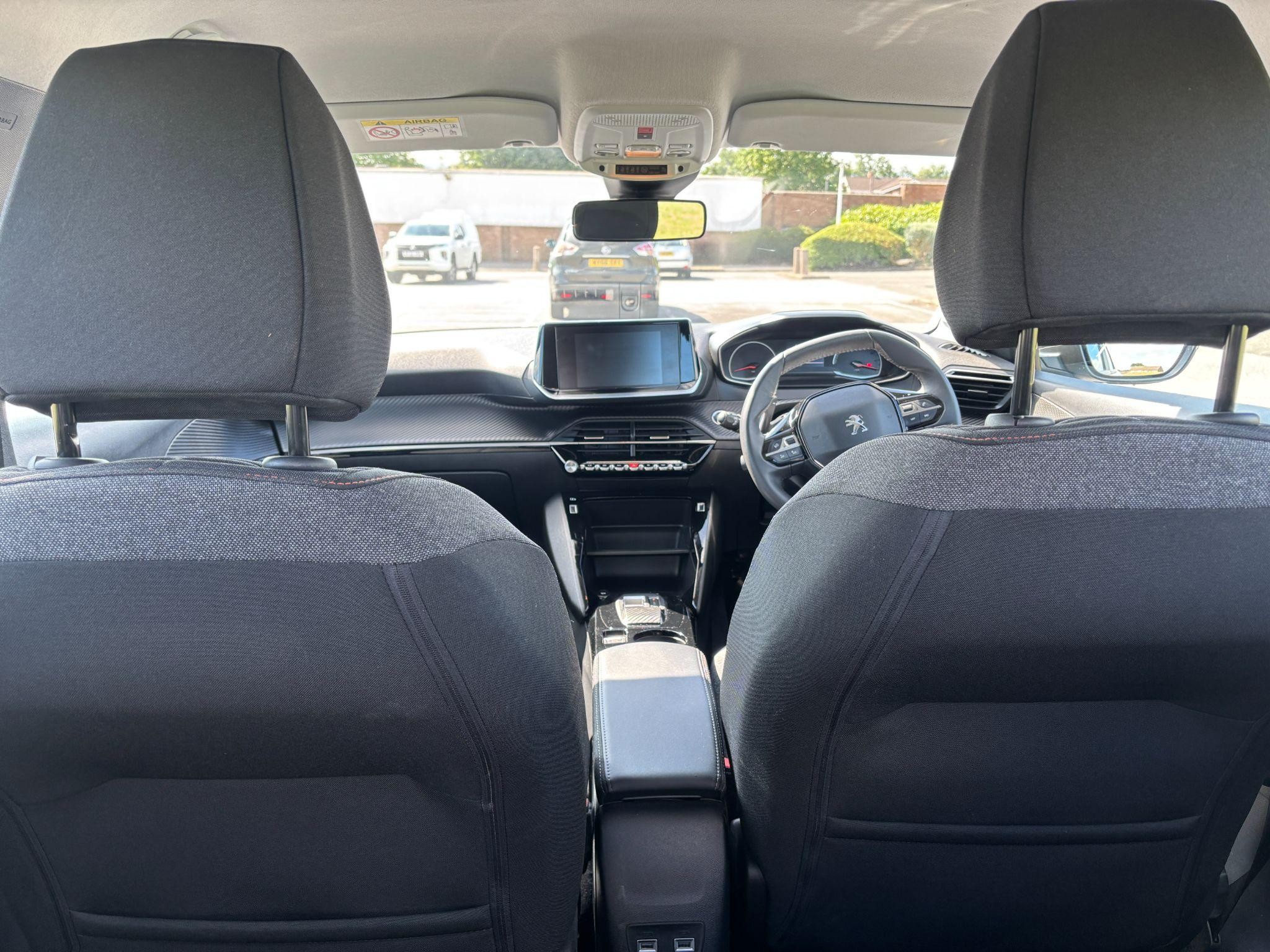 Peugeot 208 Image 18