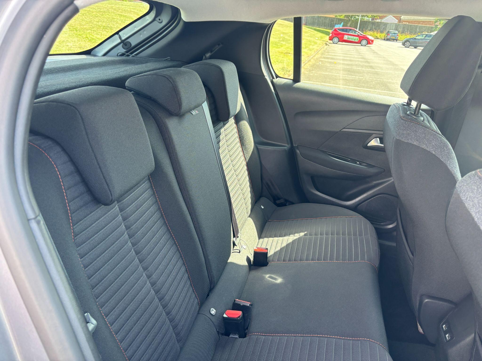 Peugeot 208 Image 19
