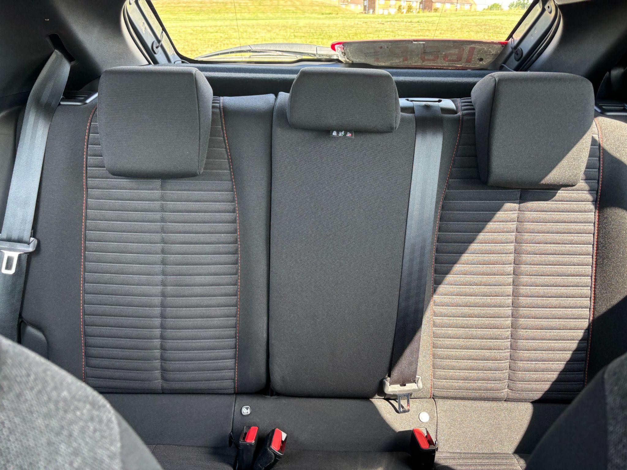 Peugeot 208 Image 21