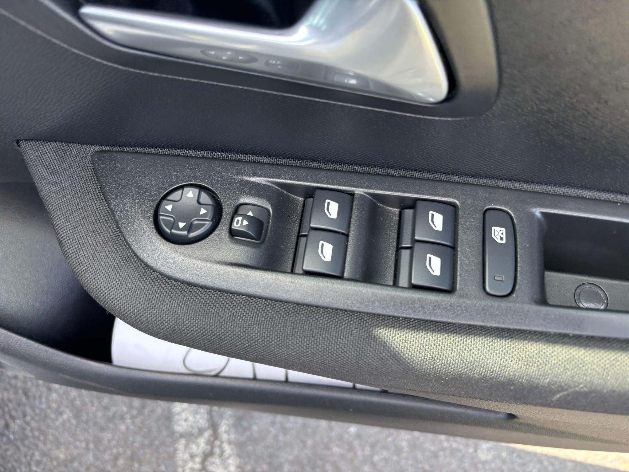 Peugeot 208 Image 22