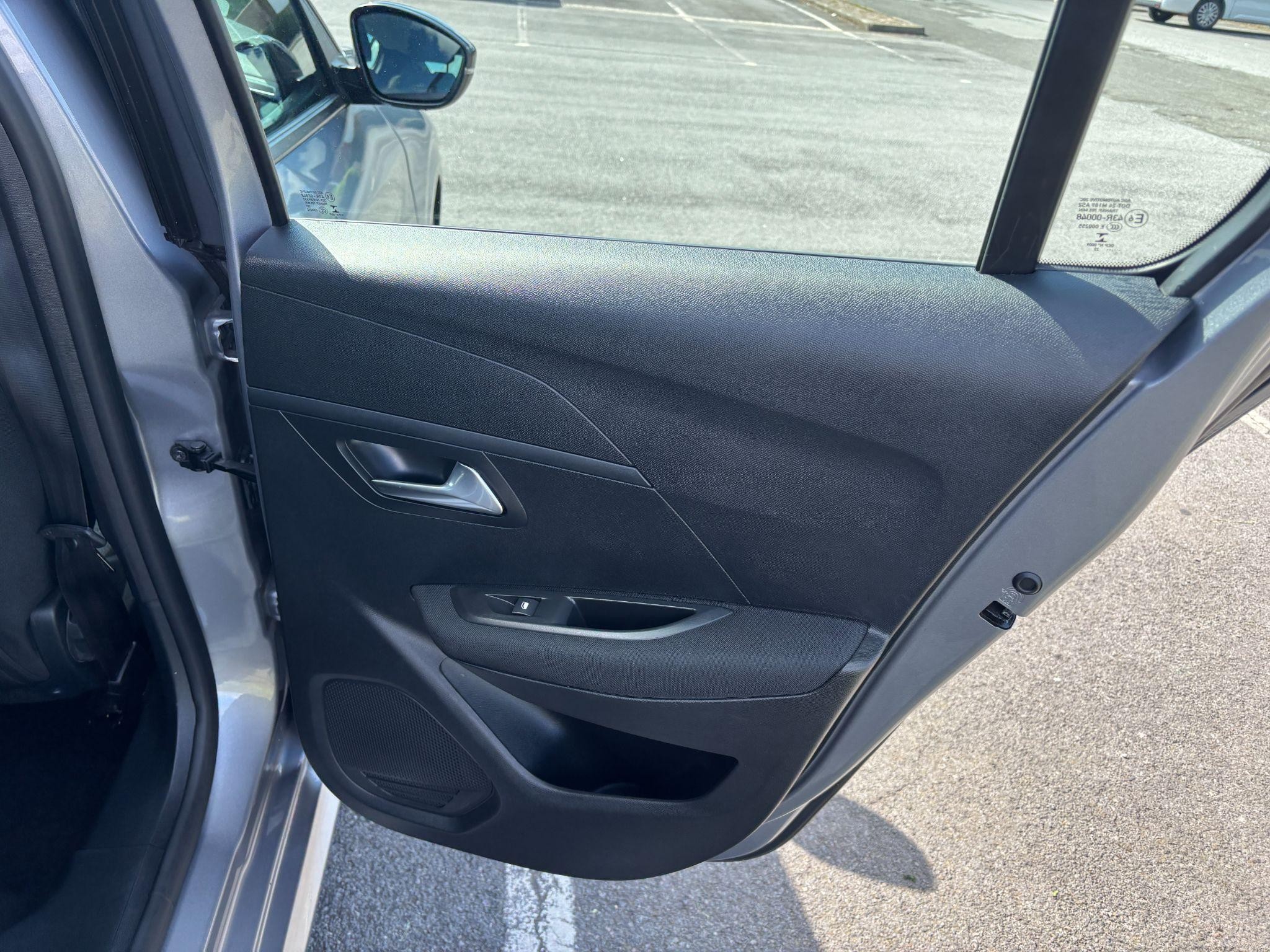 Peugeot 208 Image 35