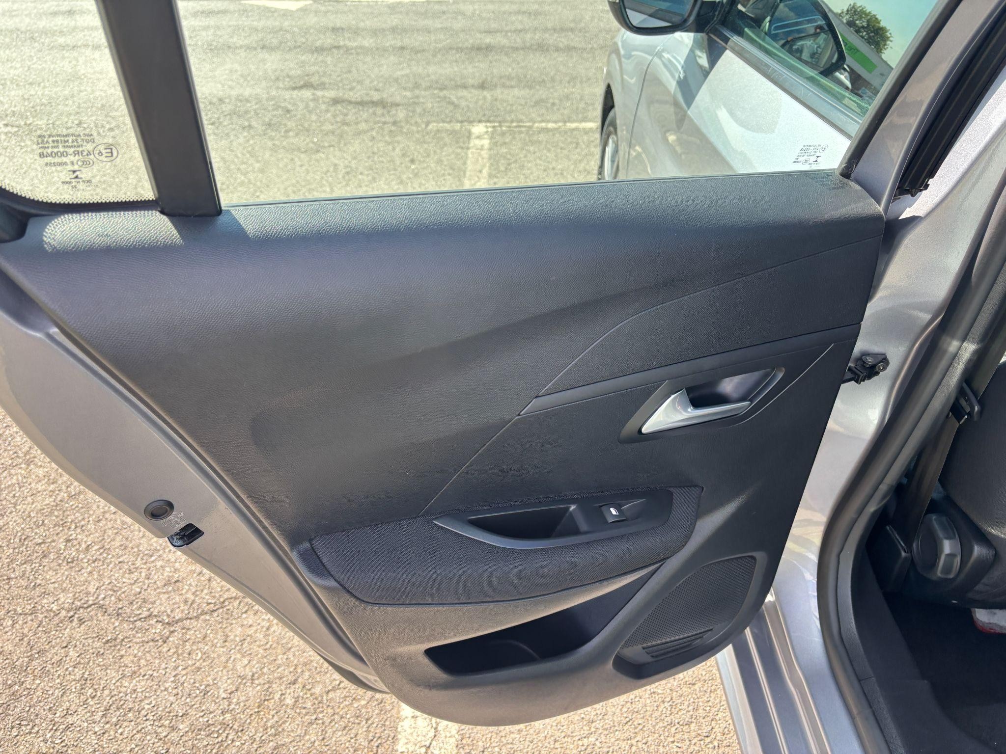 Peugeot 208 Image 36