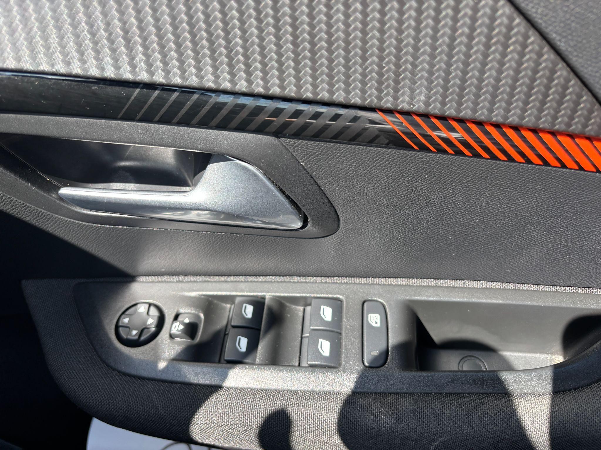 Peugeot 208 Image 38