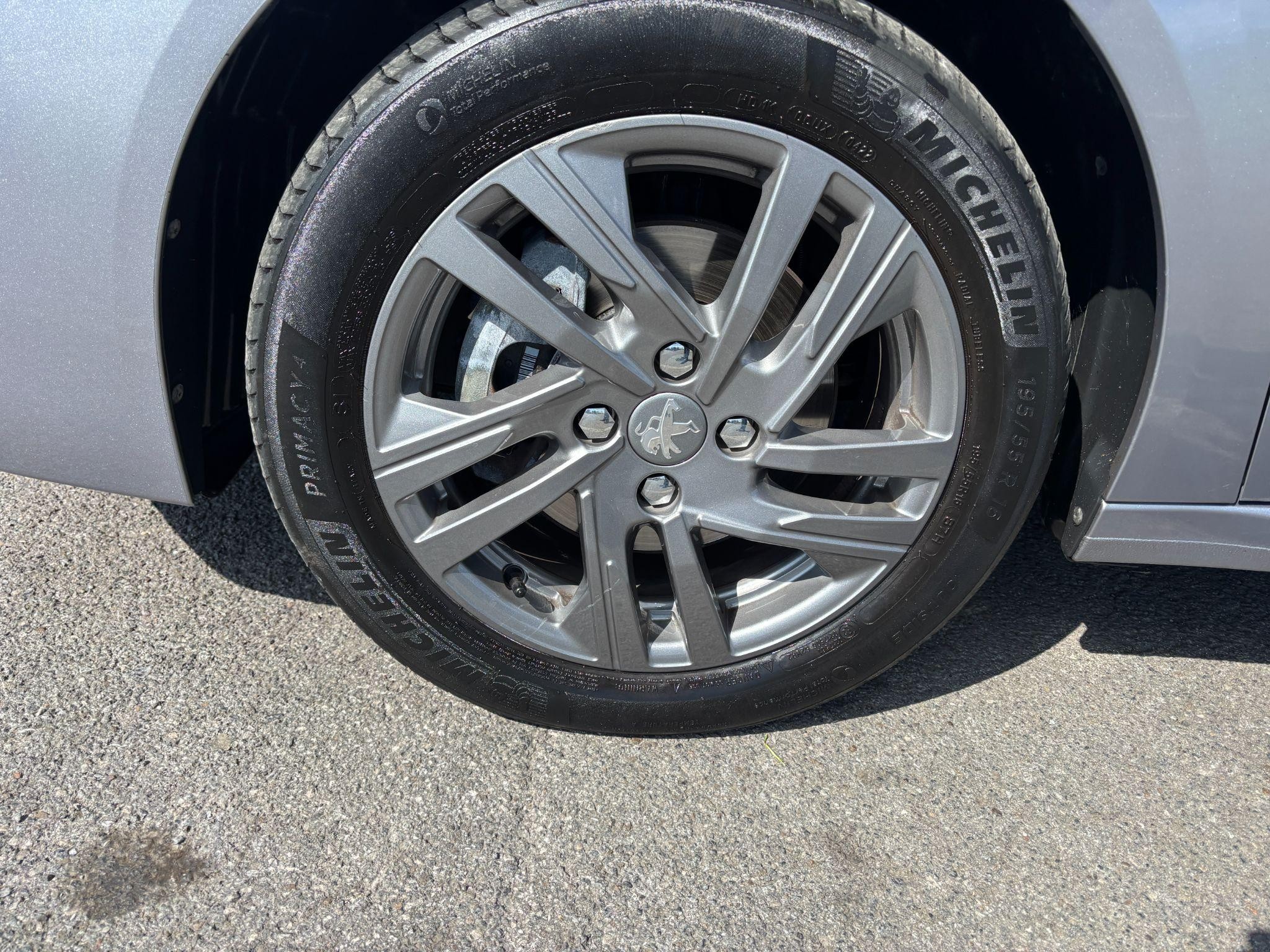 Peugeot 208 Image 42