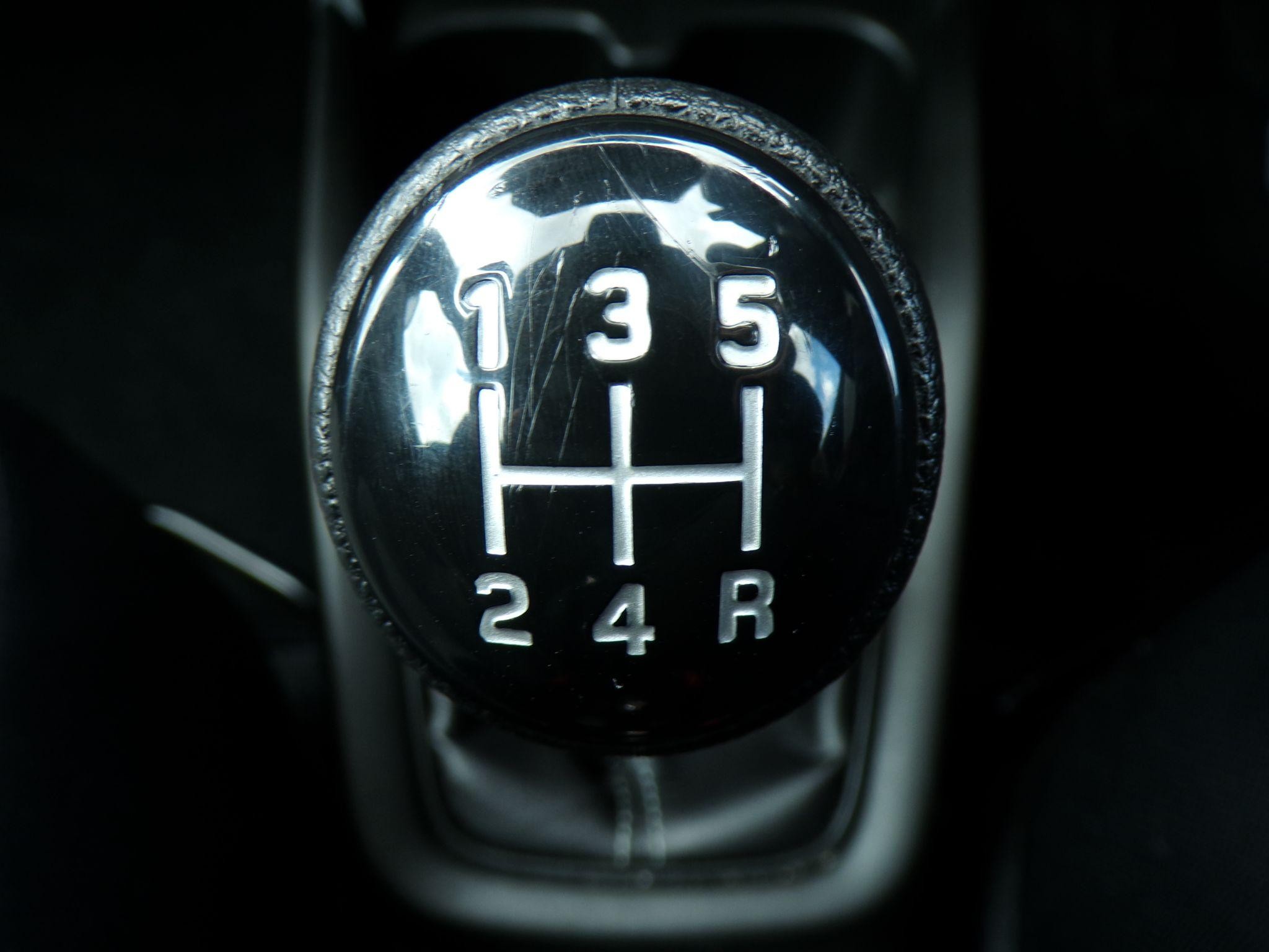Suzuki Swift Image 11
