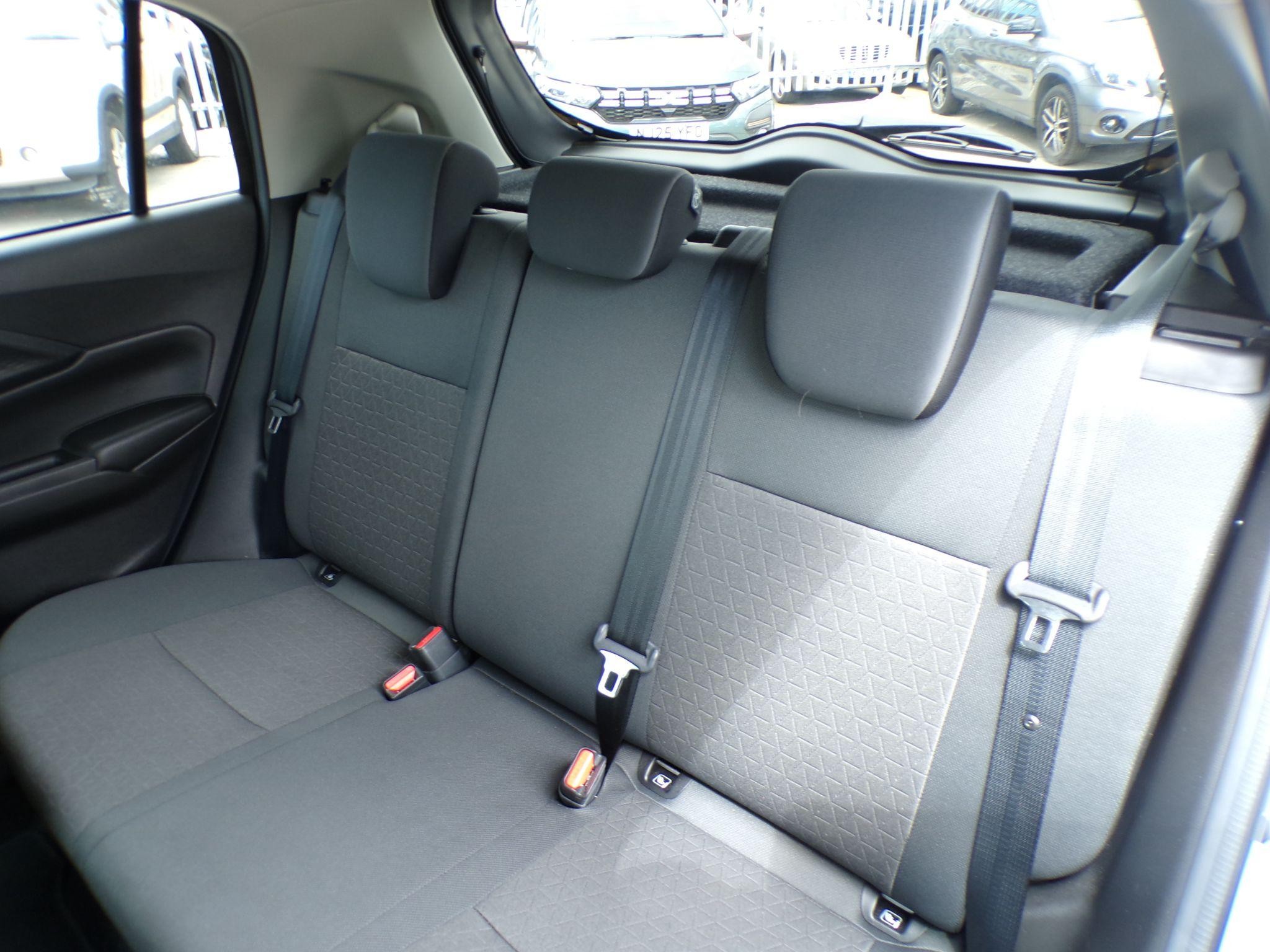 Suzuki Swift Image 14