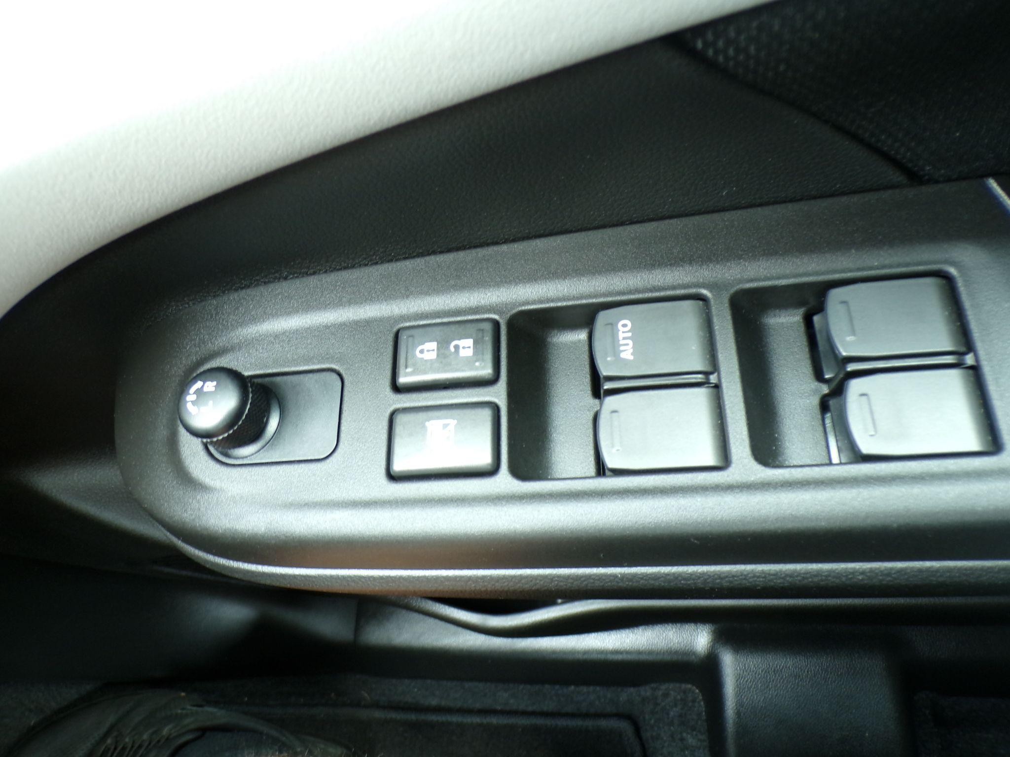 Suzuki Swift Image 21