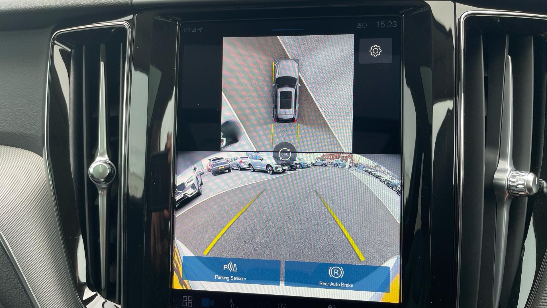 Volvo XC60 Image 18