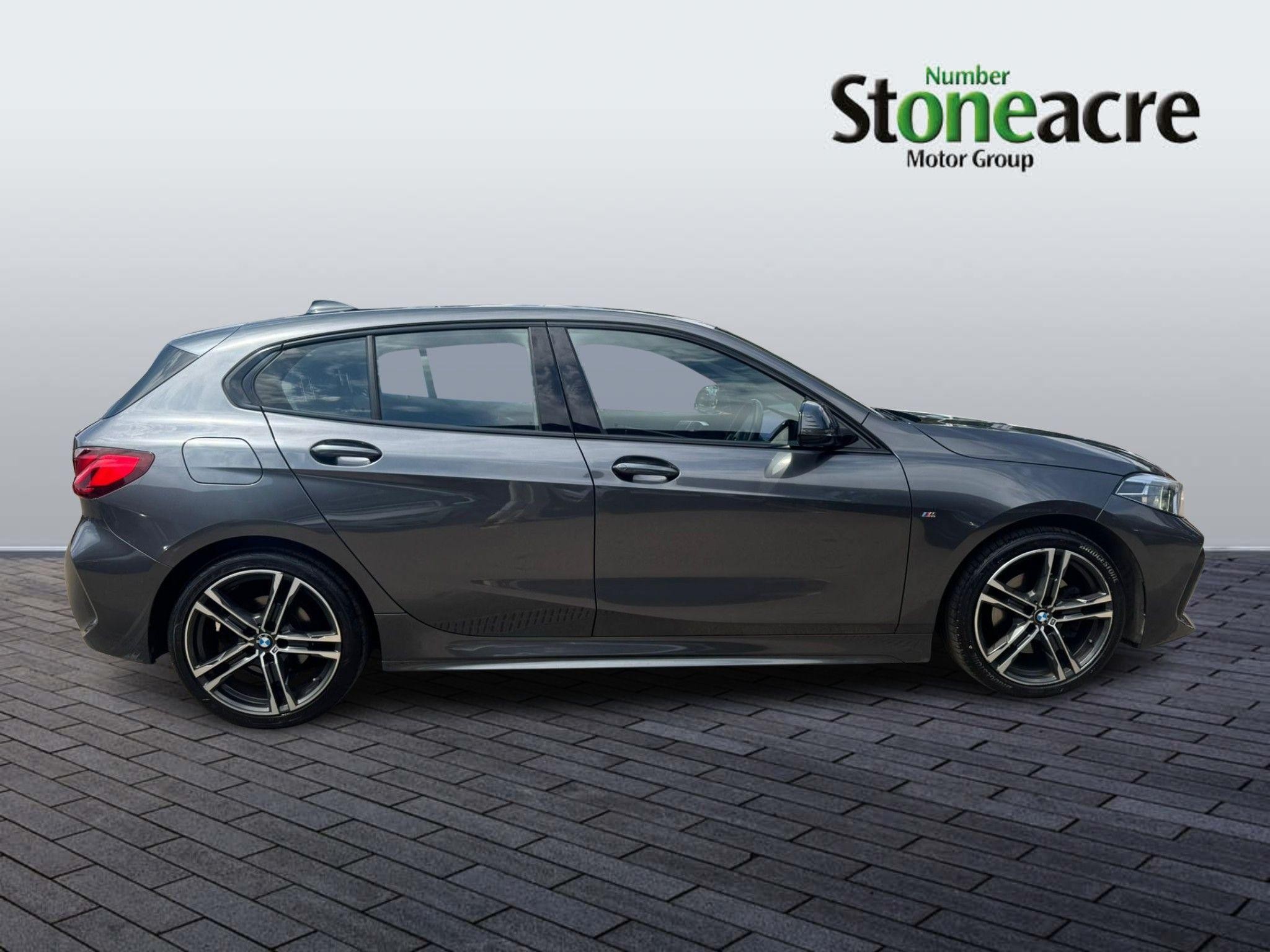 BMW 1 Series Image 2