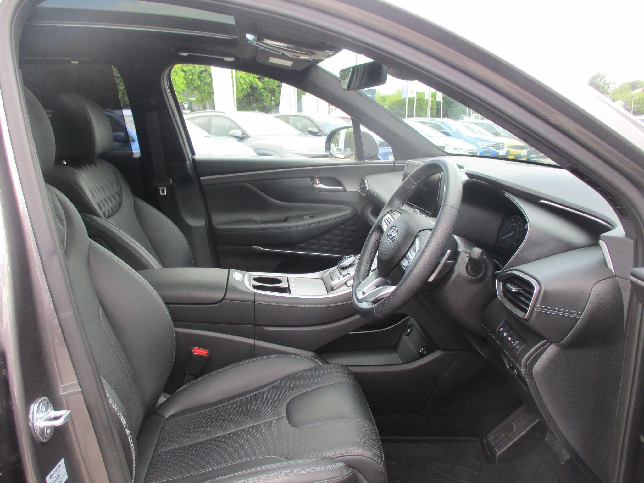 Hyundai SANTA FE Image 9