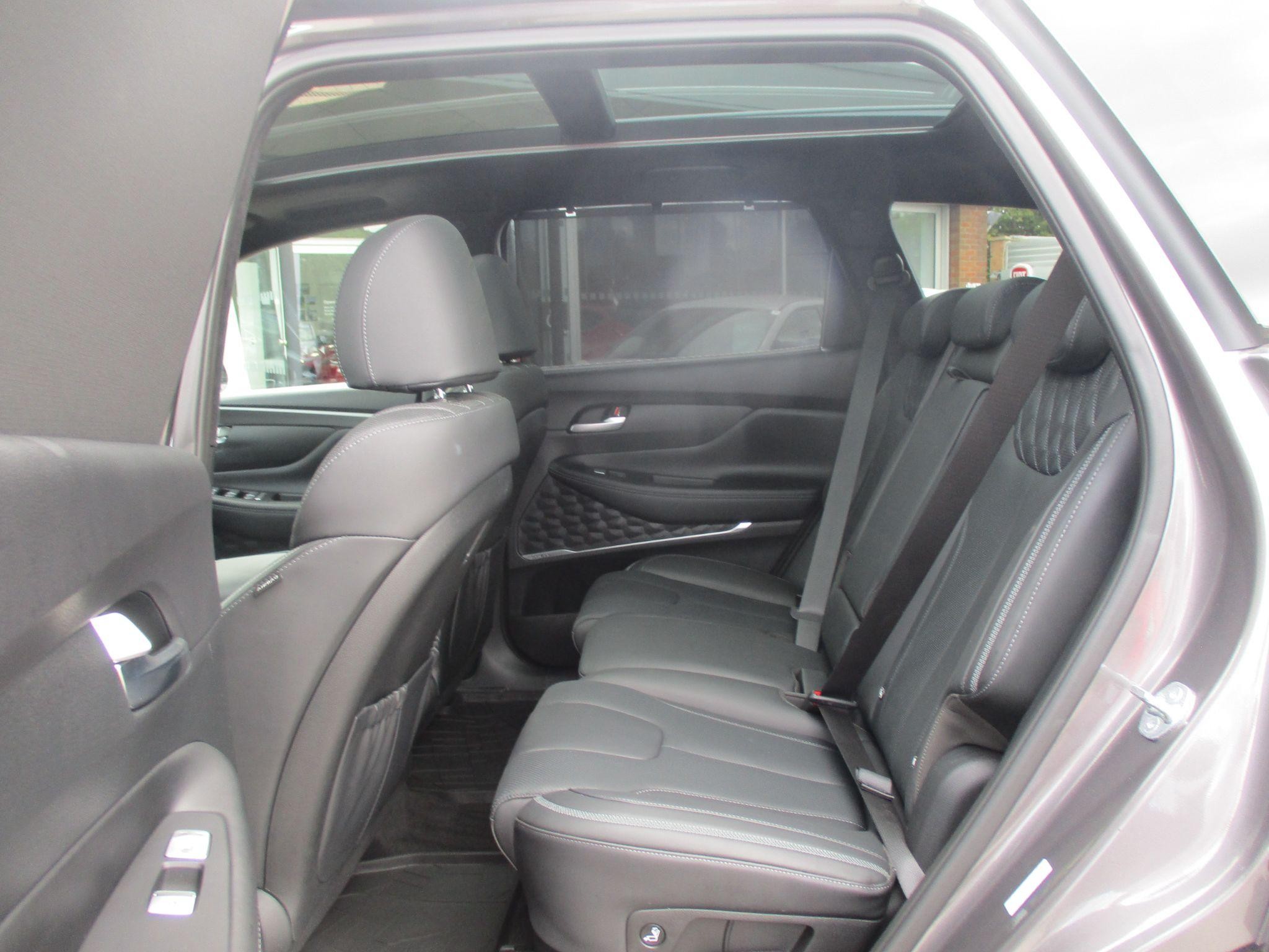Hyundai SANTA FE Image 11