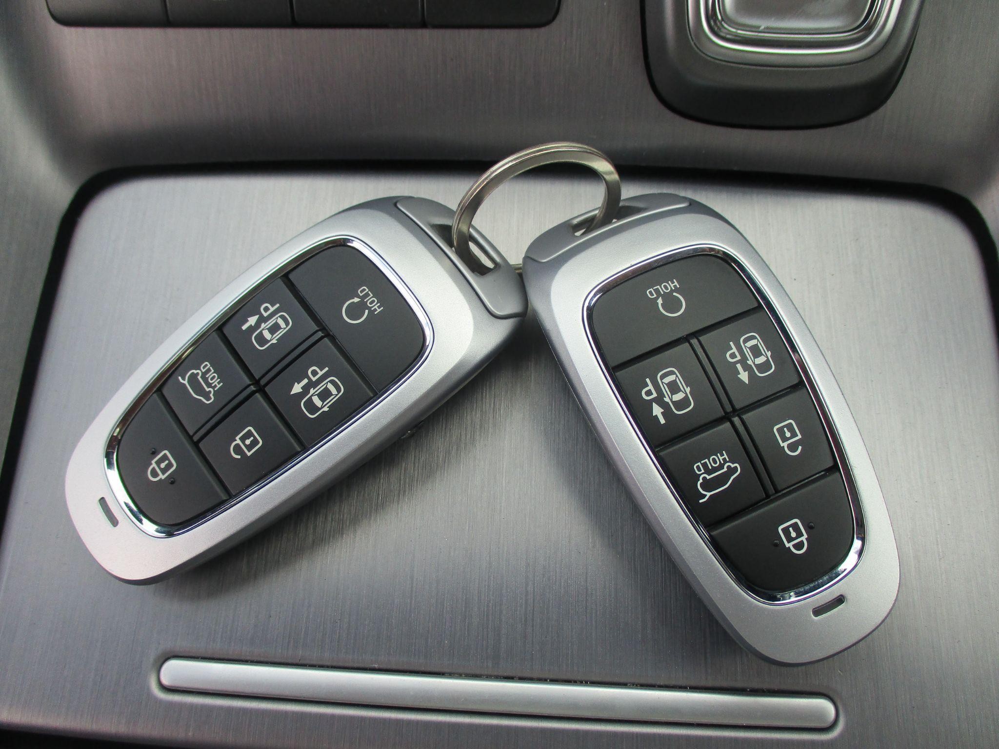 Hyundai SANTA FE Image 12