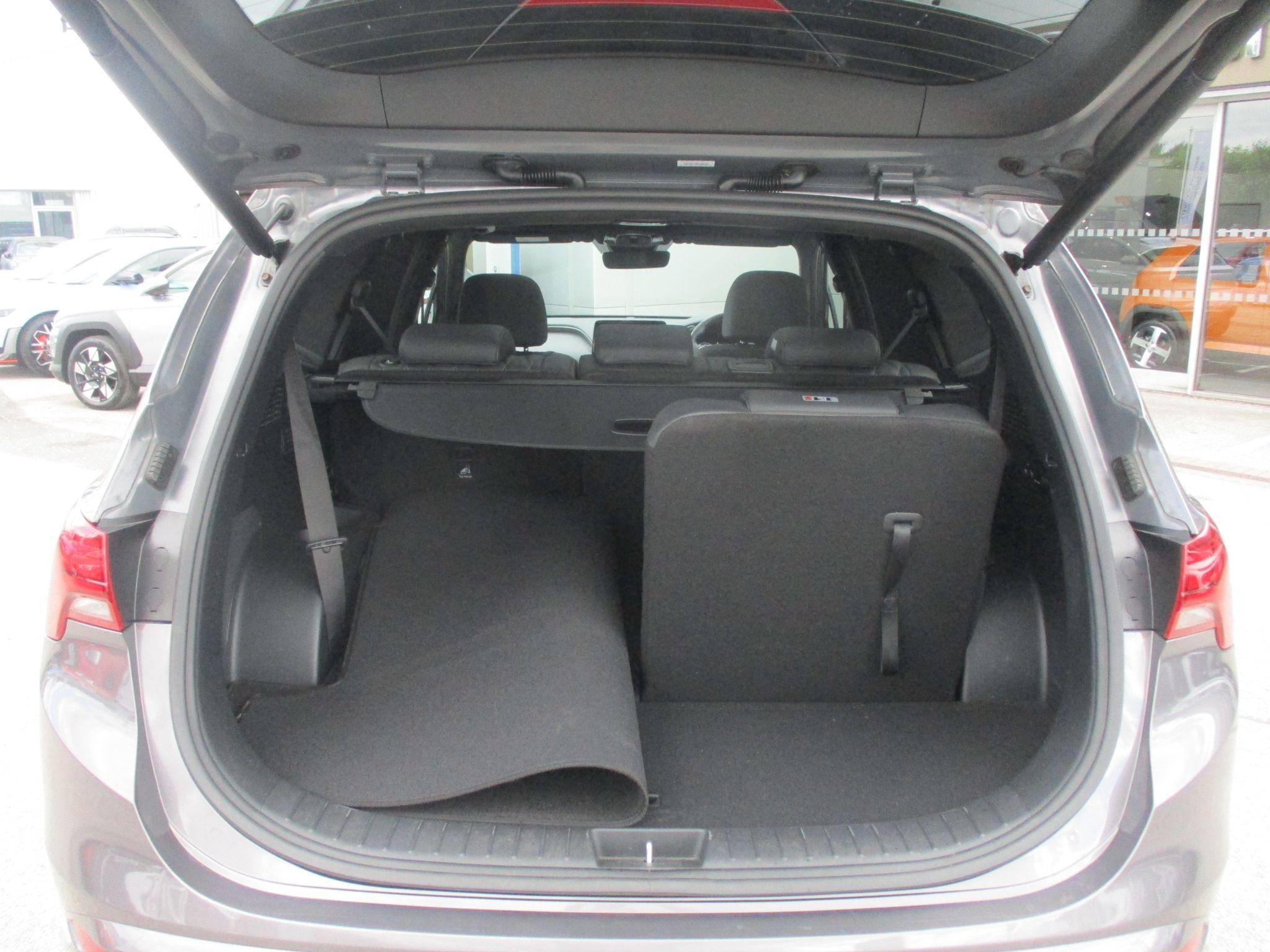 Hyundai SANTA FE Image 18