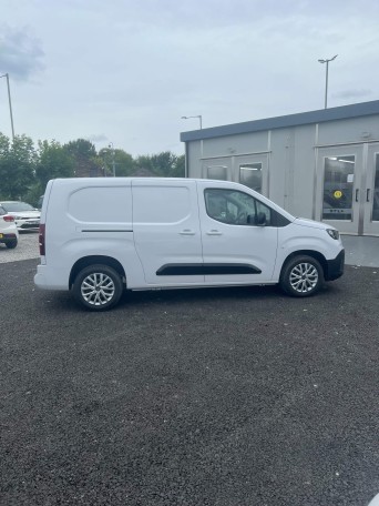 Fiat Doblo 1.5 Multijet3 1000Kg Maxi Primo Manual LWB Euro 6 (s/s) 6dr null Image 2