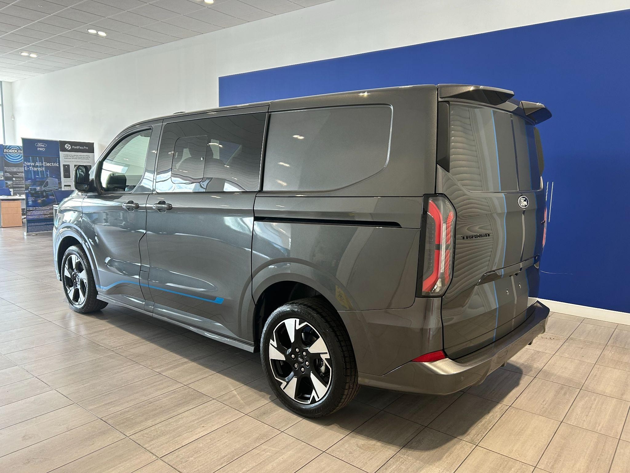 Ford Transit Custom Image 4