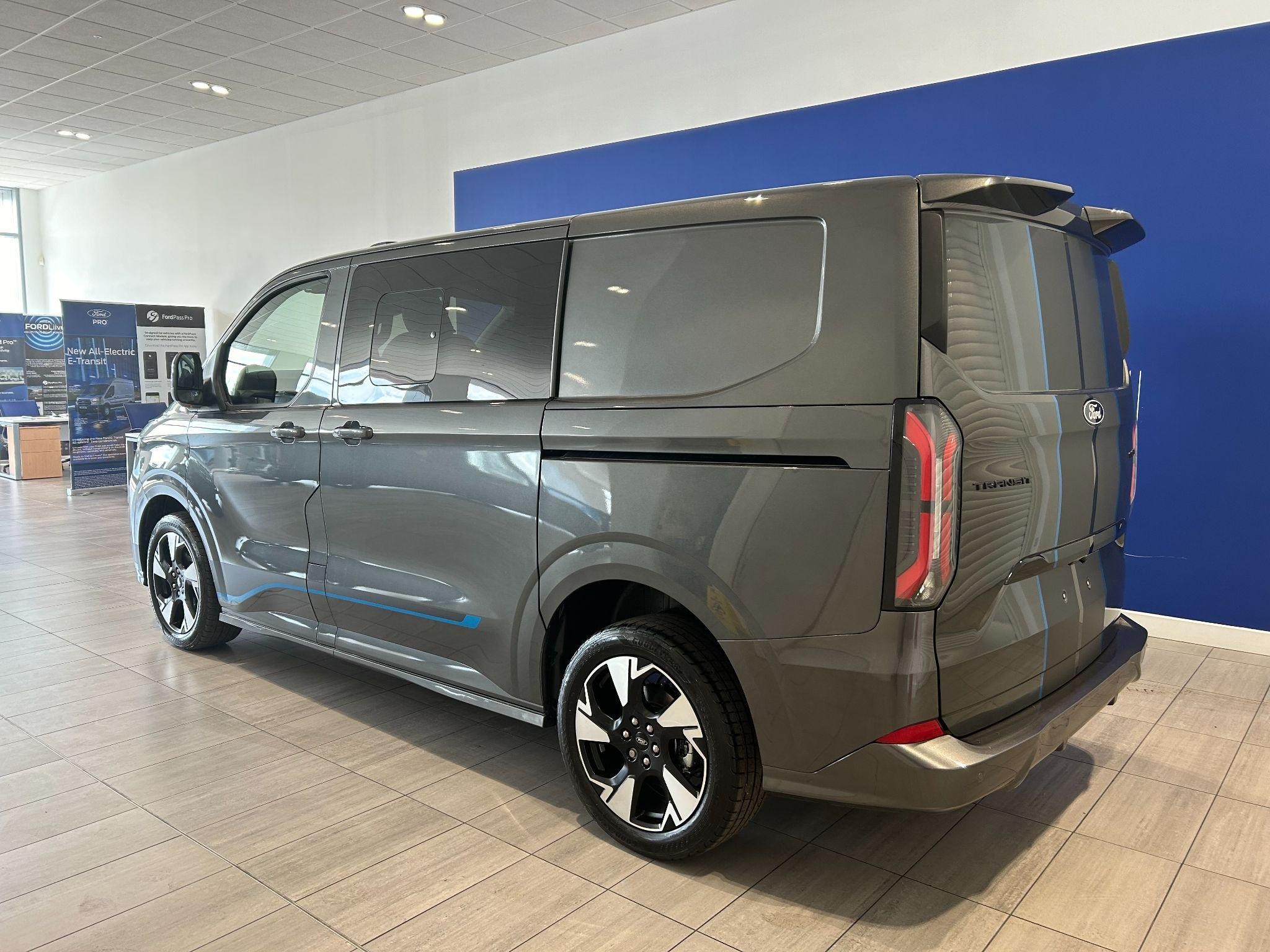 Ford Transit Custom Image 10