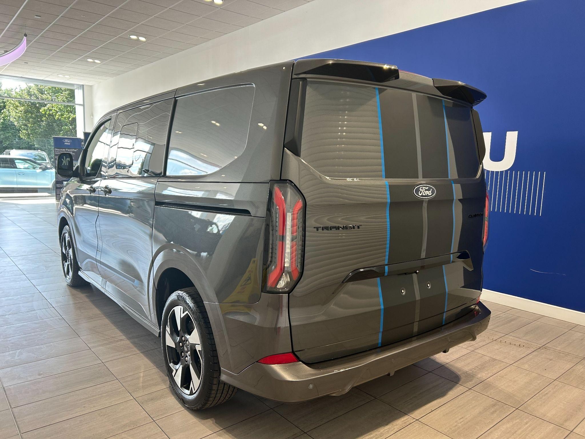 Ford Transit Custom Image 11