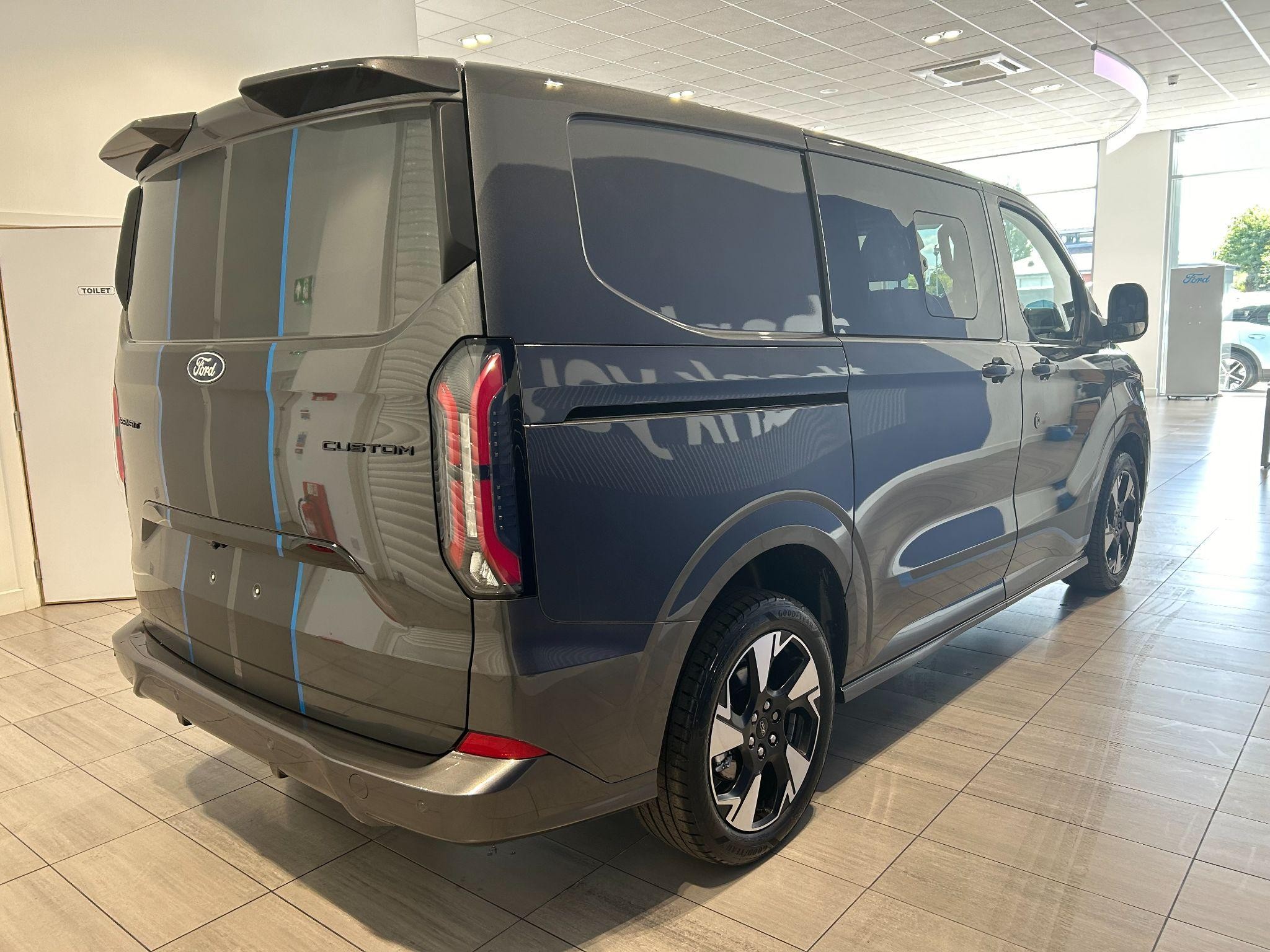 Ford Transit Custom Image 13