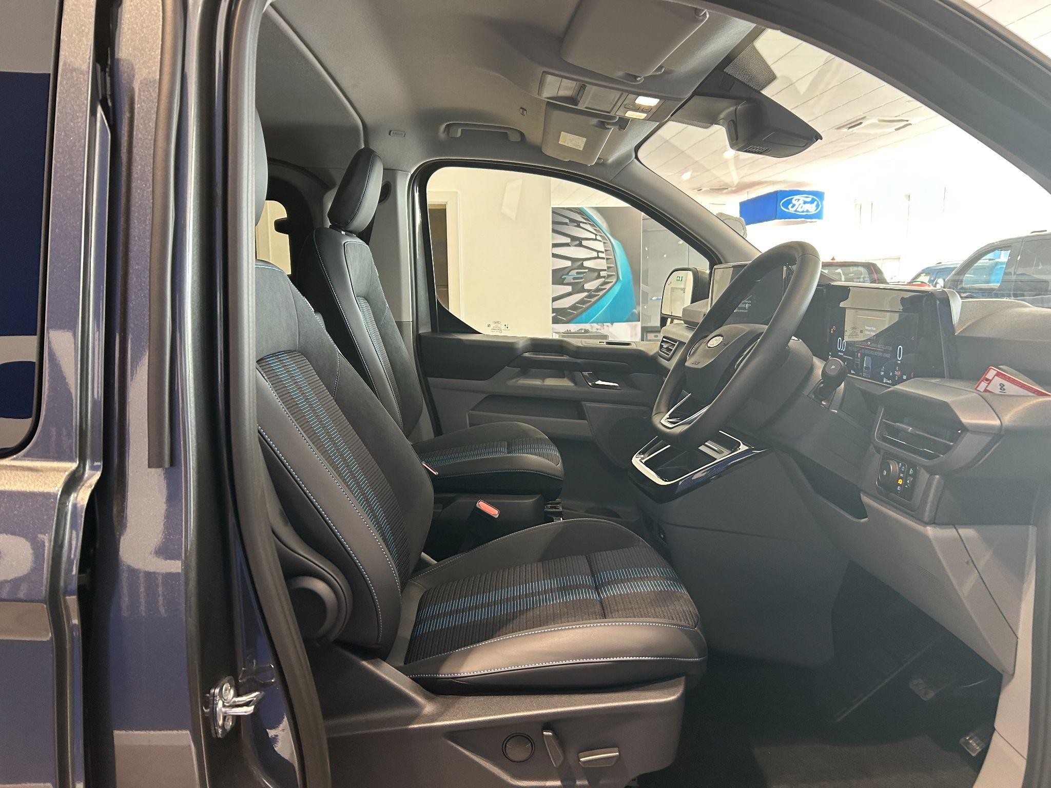 Ford Transit Custom Image 14