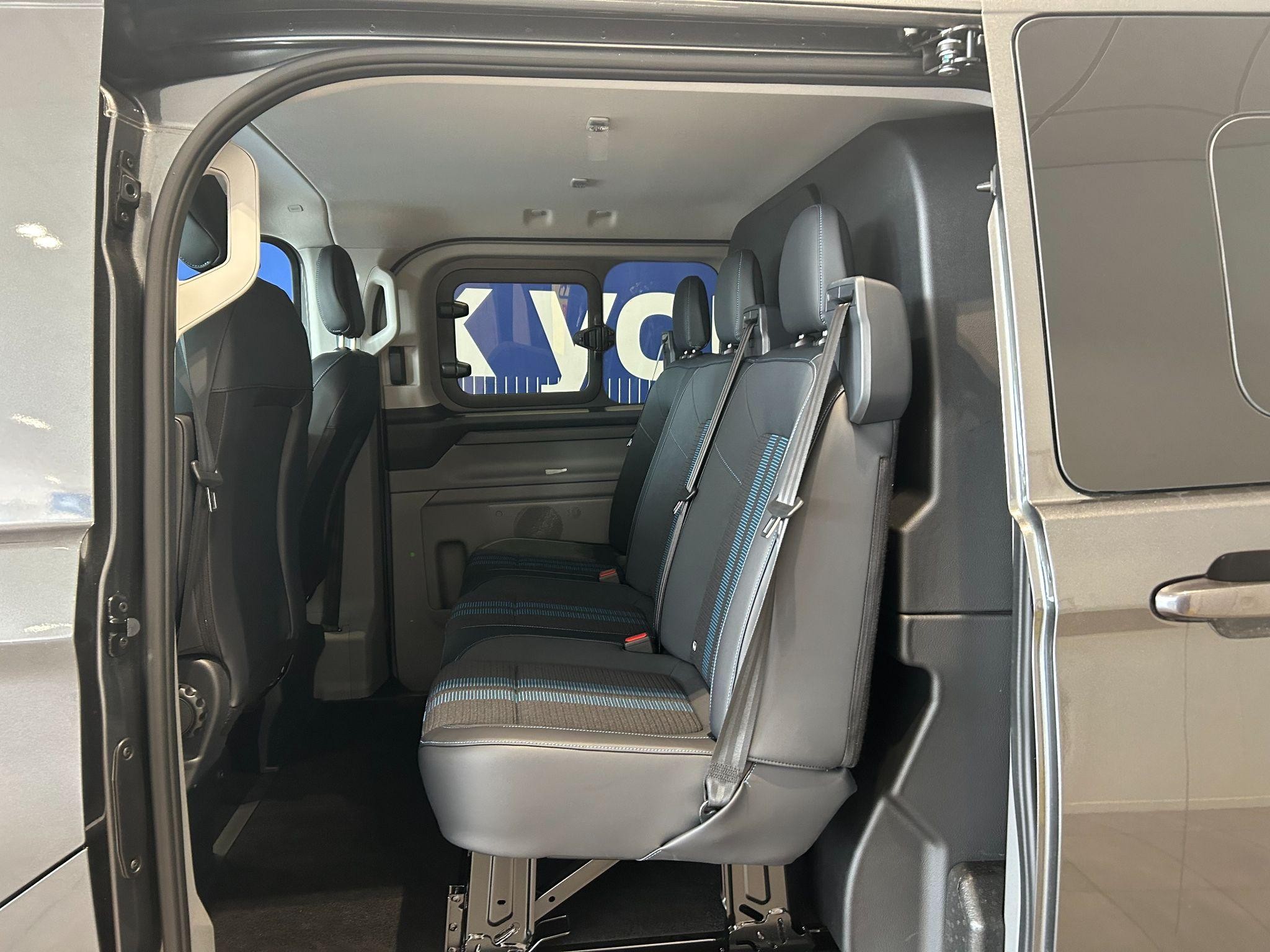 Ford Transit Custom Image 24