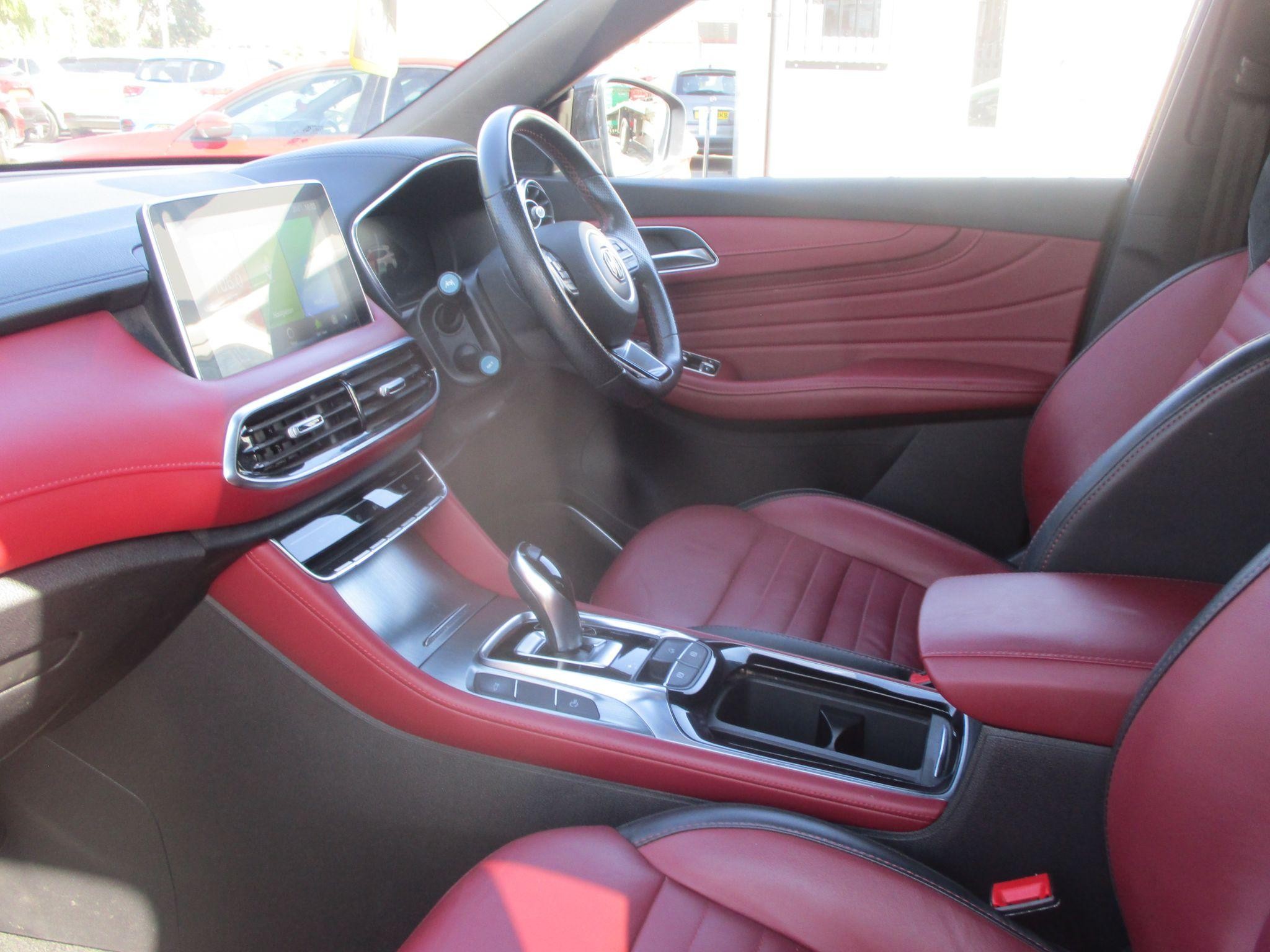 MG HS Plug-In Hybrid Image 11