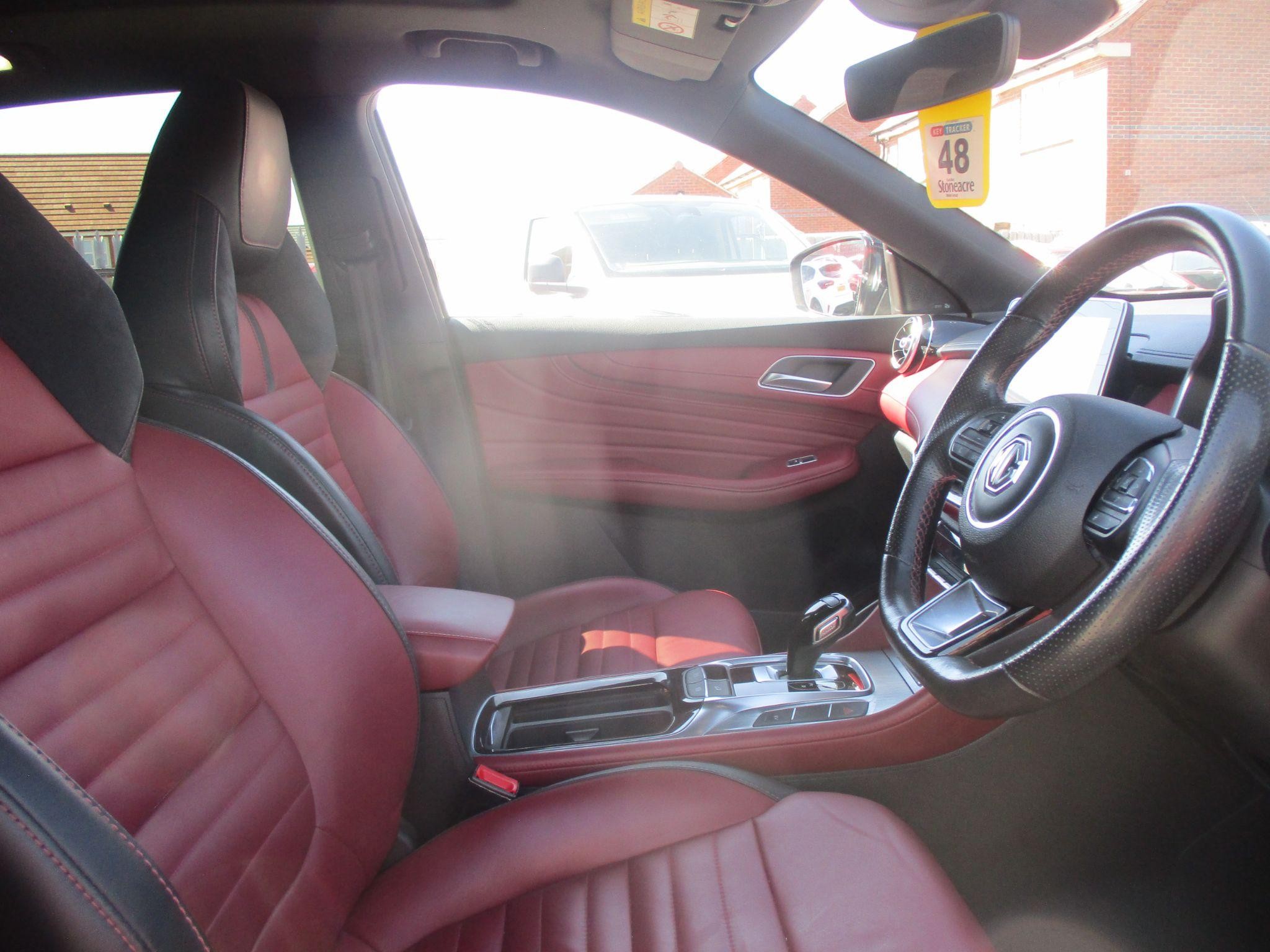 MG HS Plug-In Hybrid Image 13