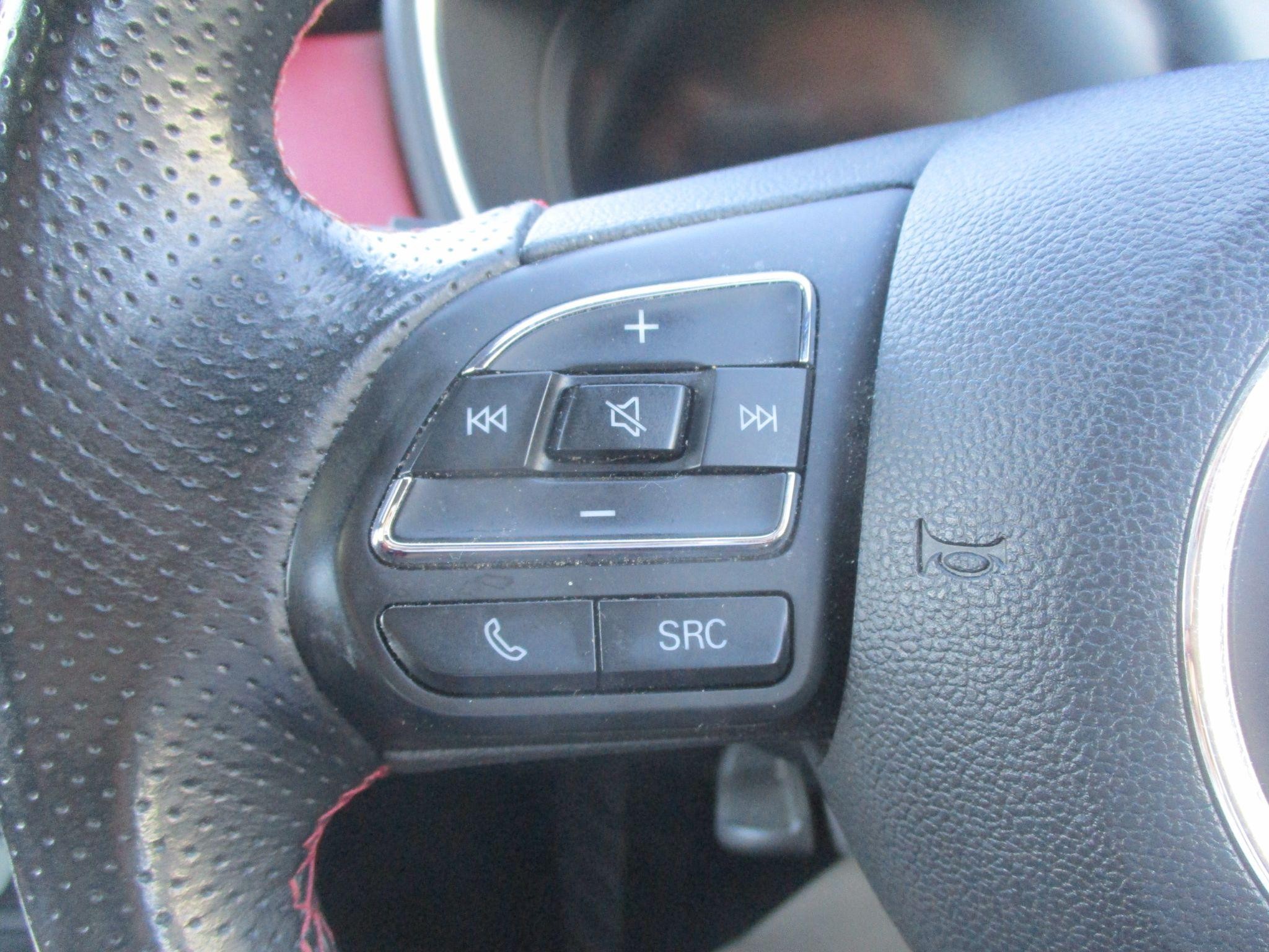 MG HS Plug-In Hybrid Image 20