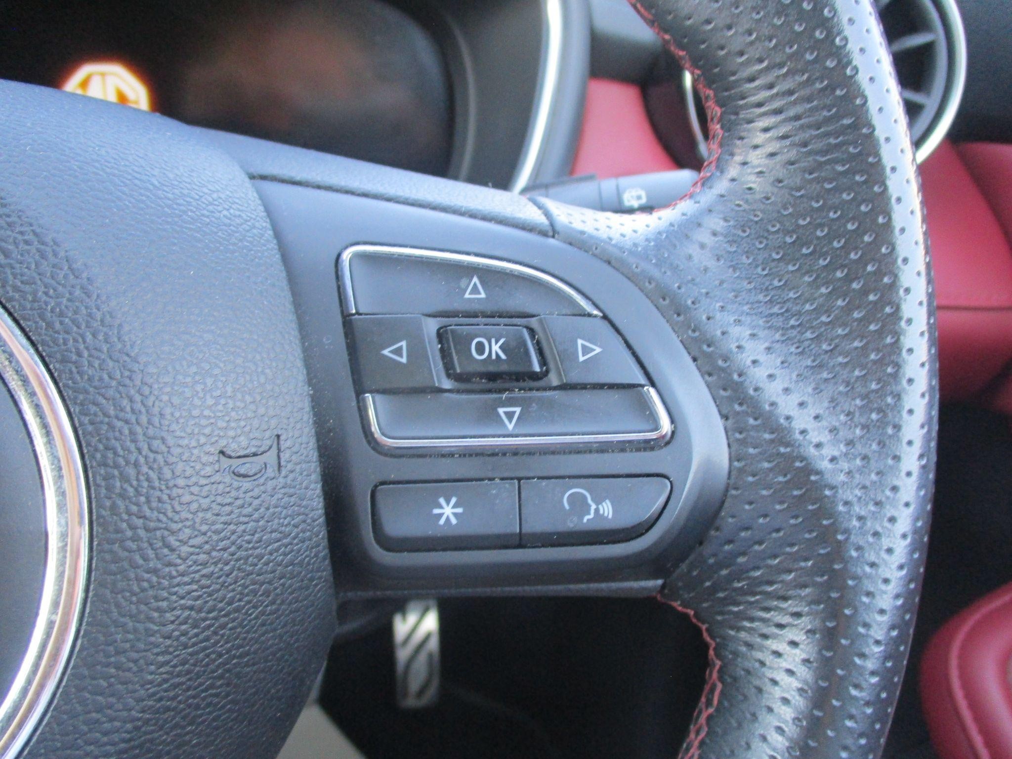MG HS Plug-In Hybrid Image 21