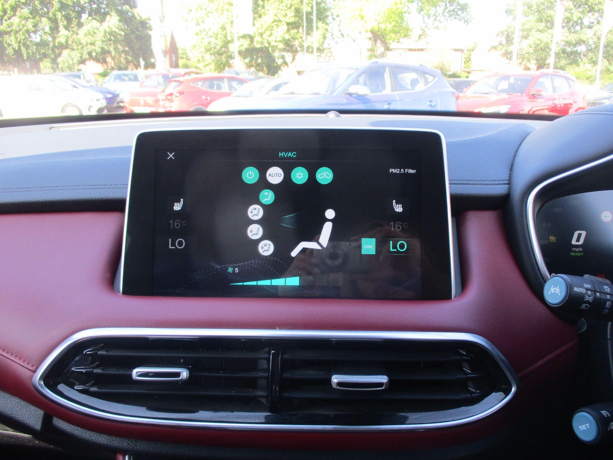 MG HS Plug-In Hybrid Image 28