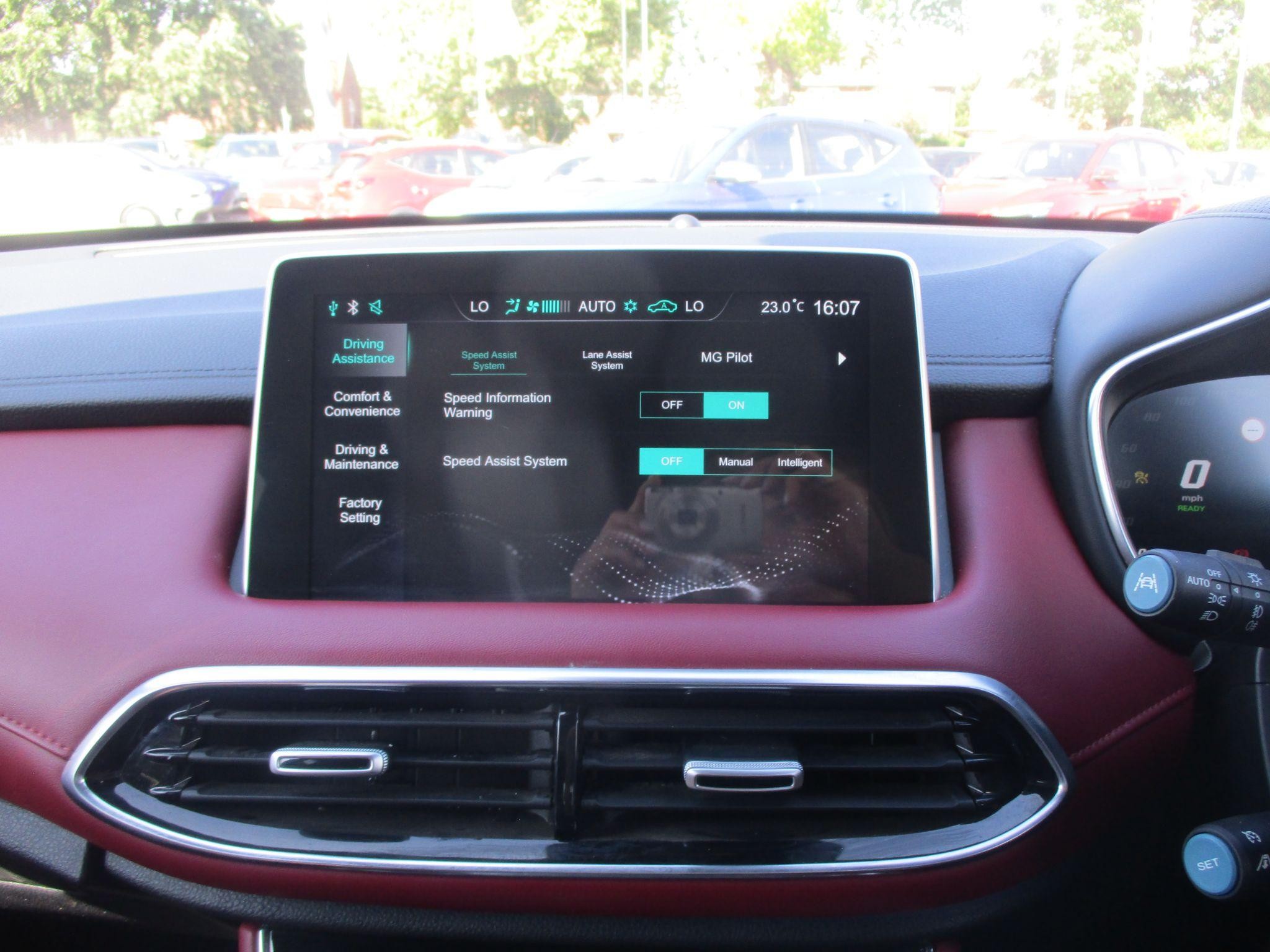 MG HS Plug-In Hybrid Image 29