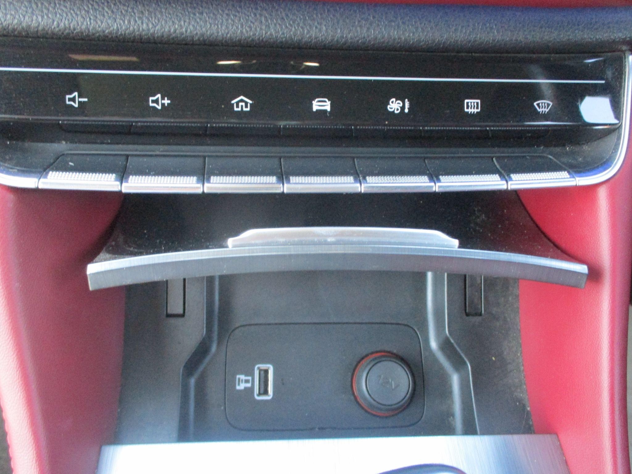 MG HS Plug-In Hybrid Image 39