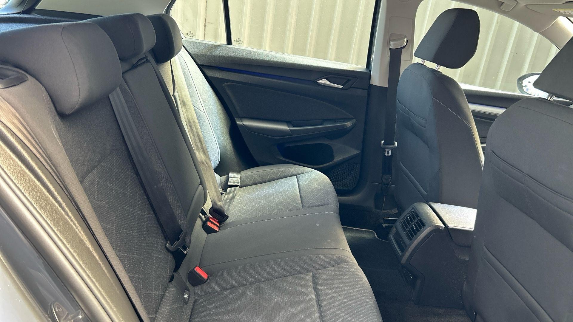 Volkswagen Golf Image 16