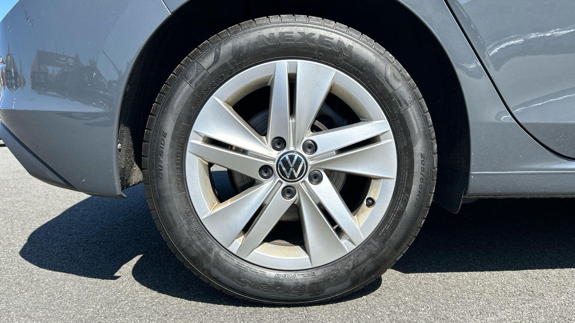 Volkswagen Golf Image 19