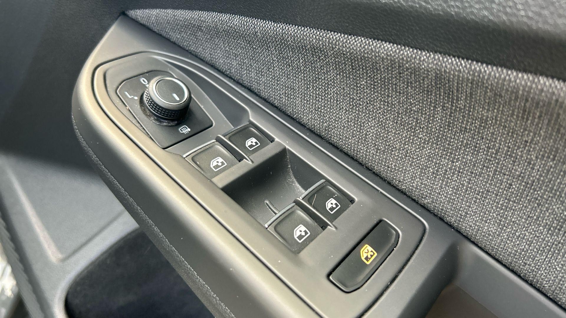 Volkswagen Golf Image 42