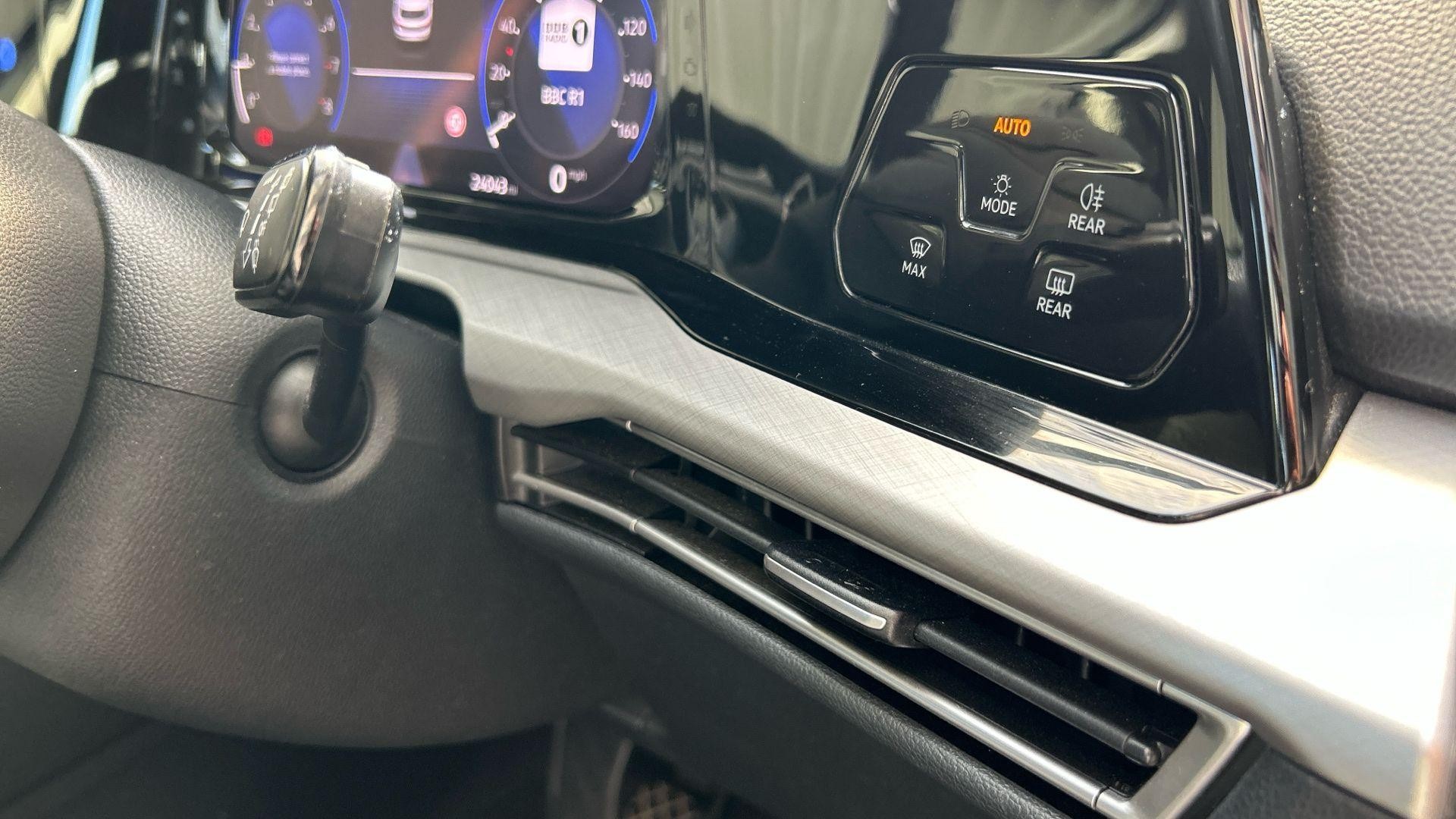 Volkswagen Golf Image 43