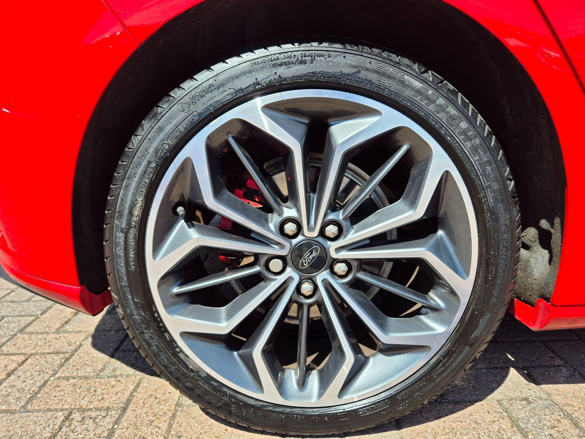 Ford Focus Image 9
